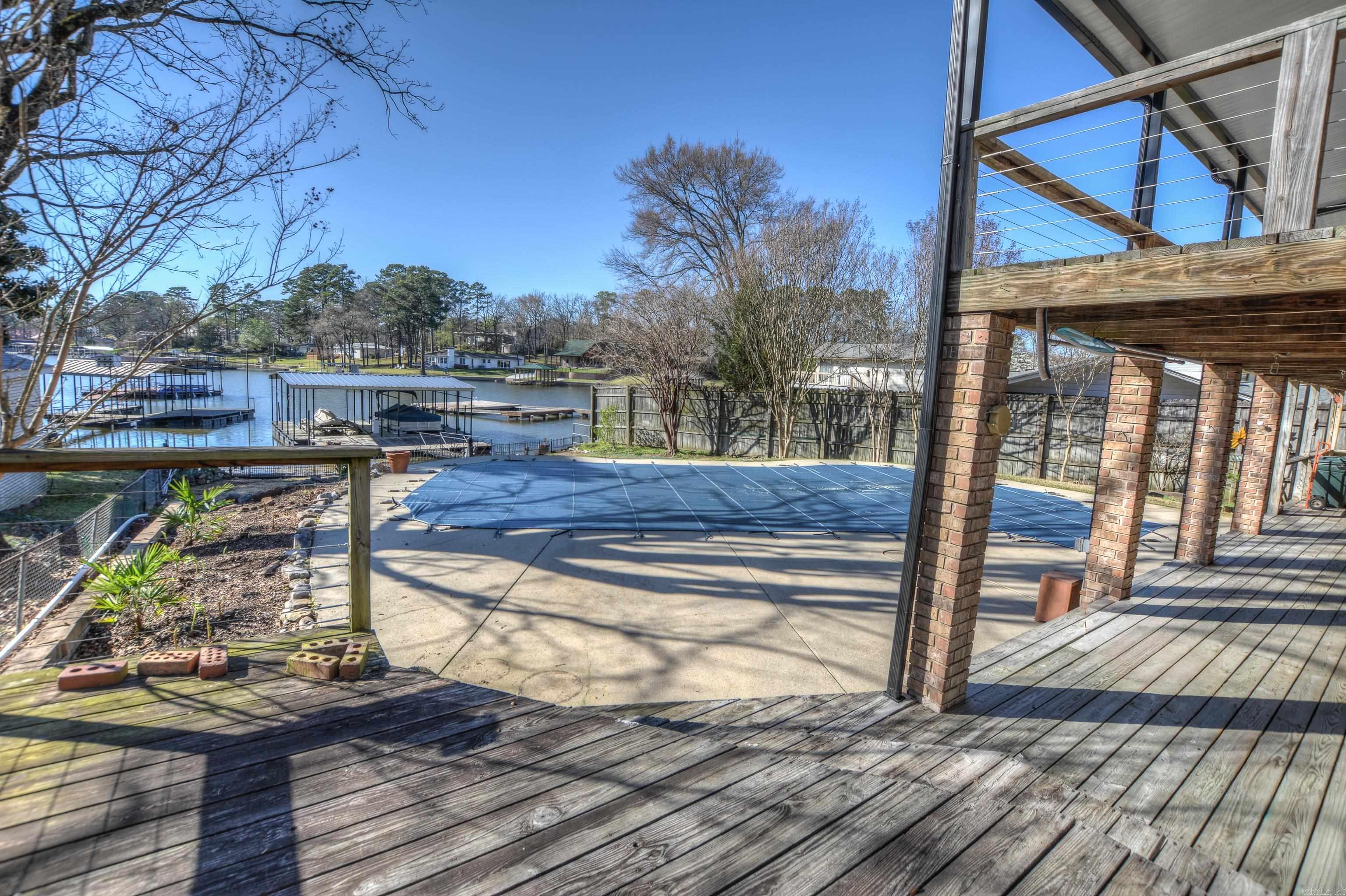 The Ultimate Entertaining Oasis on Lake Hamilton