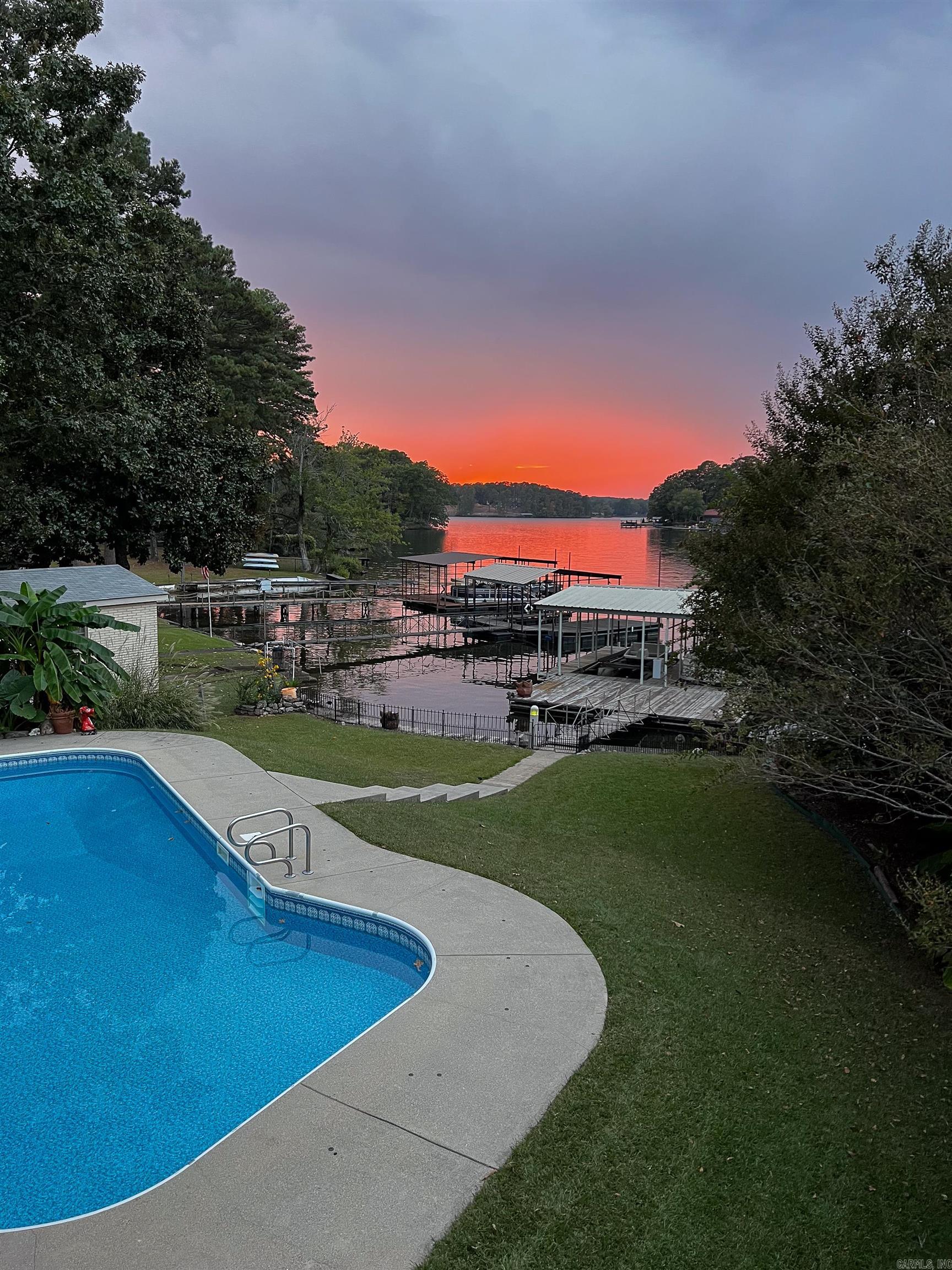 The Ultimate Entertaining Oasis on Lake Hamilton