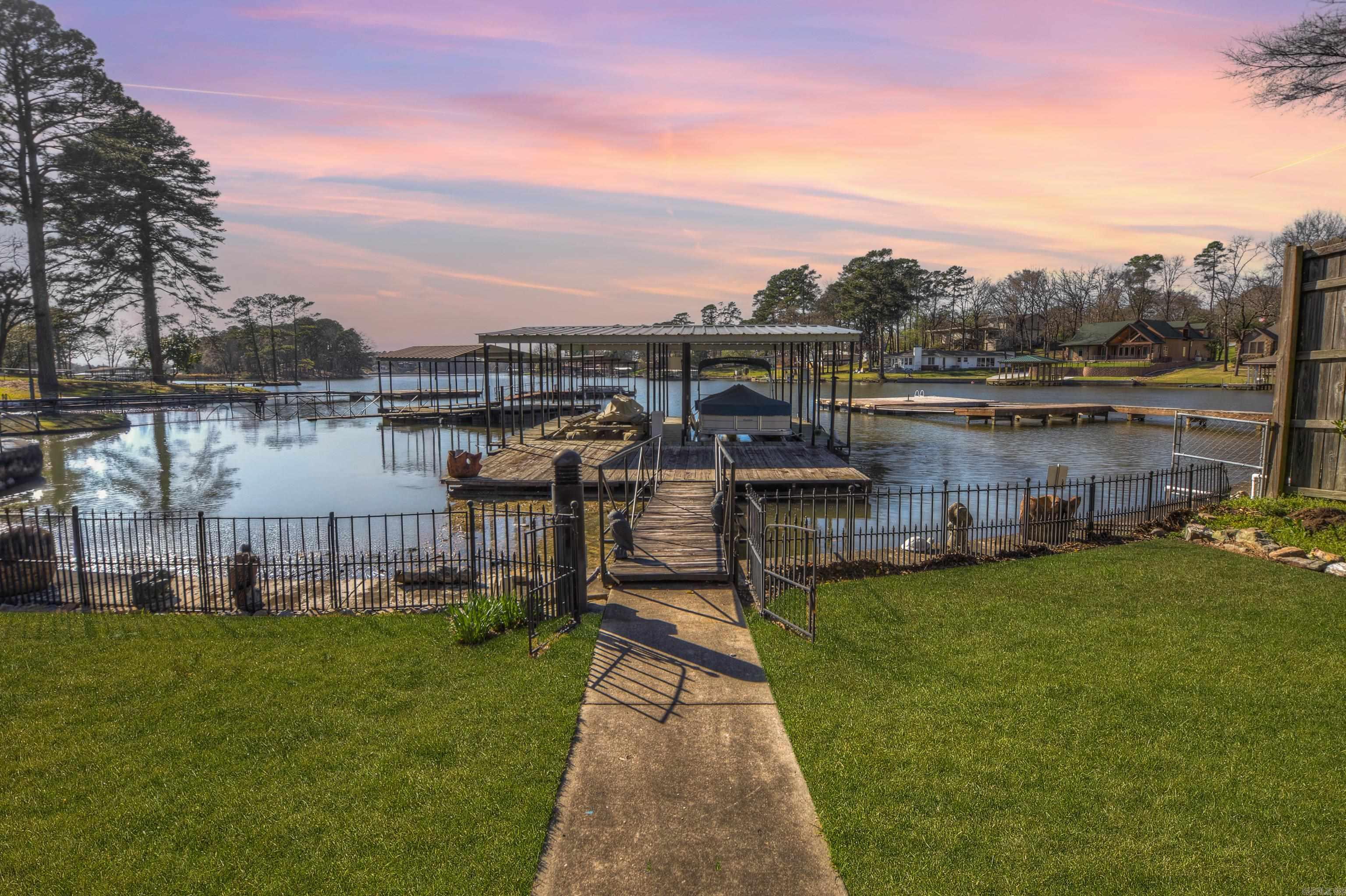 The Ultimate Entertaining Oasis on Lake Hamilton