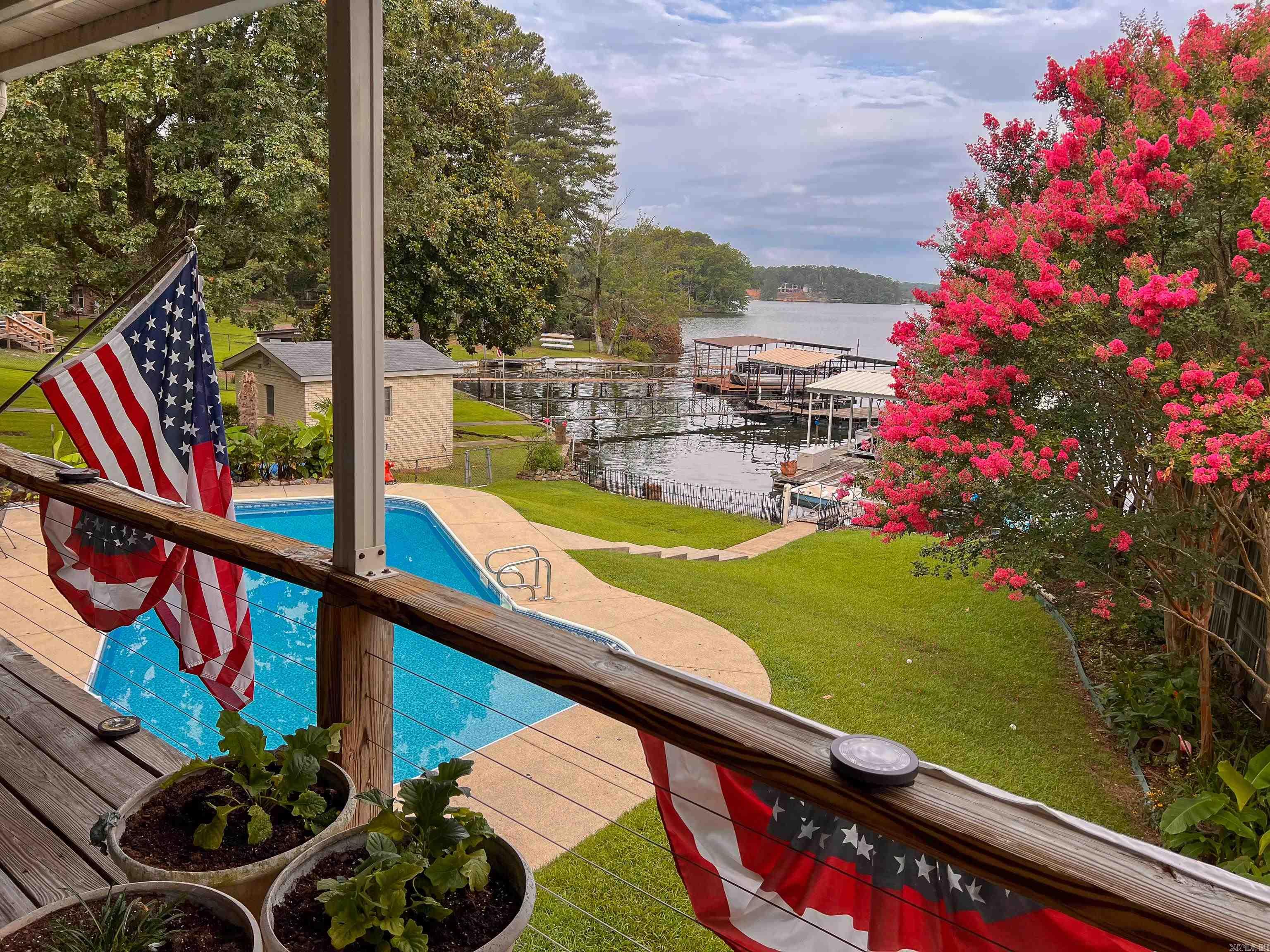 The Ultimate Entertaining Oasis on Lake Hamilton