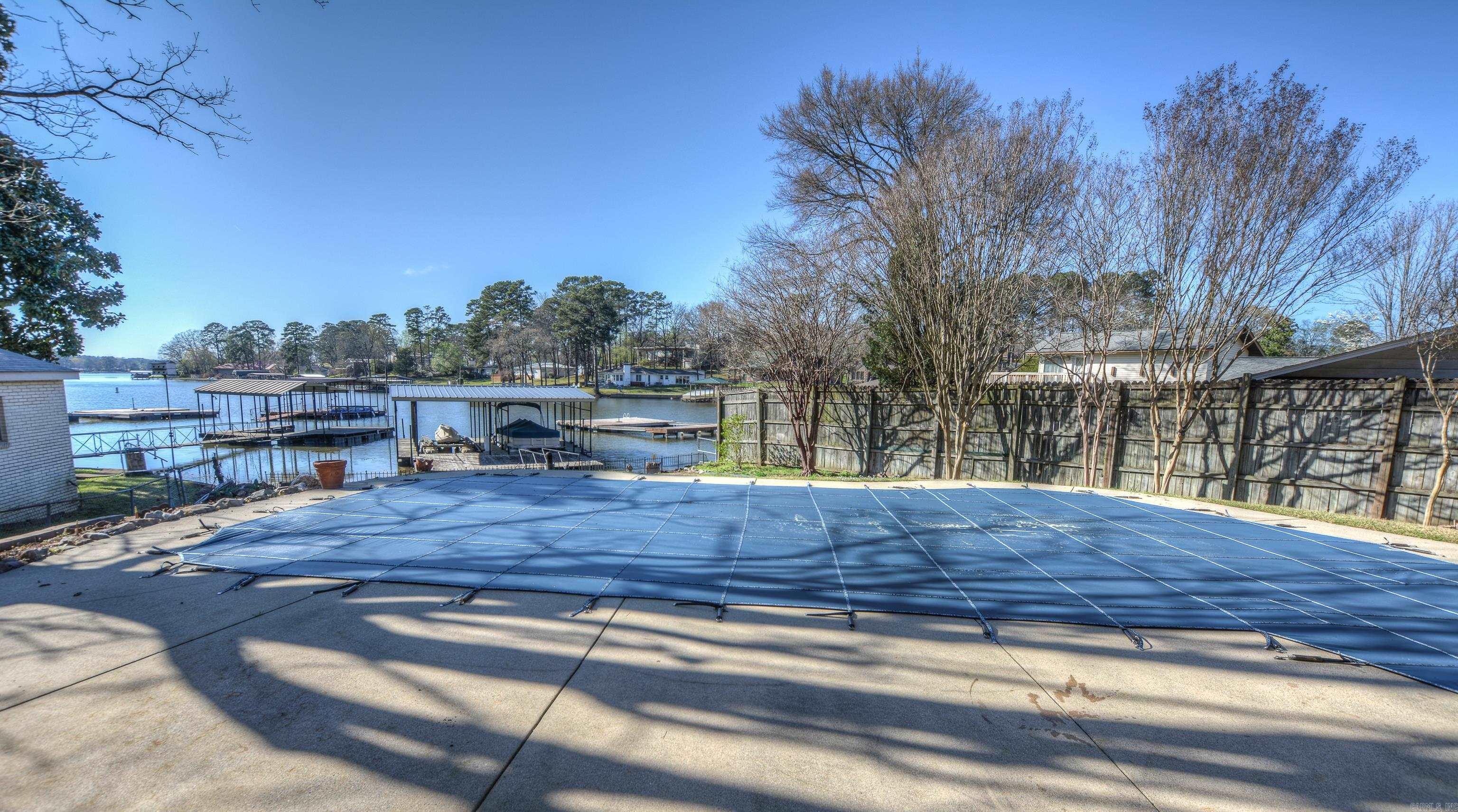 The Ultimate Entertaining Oasis on Lake Hamilton