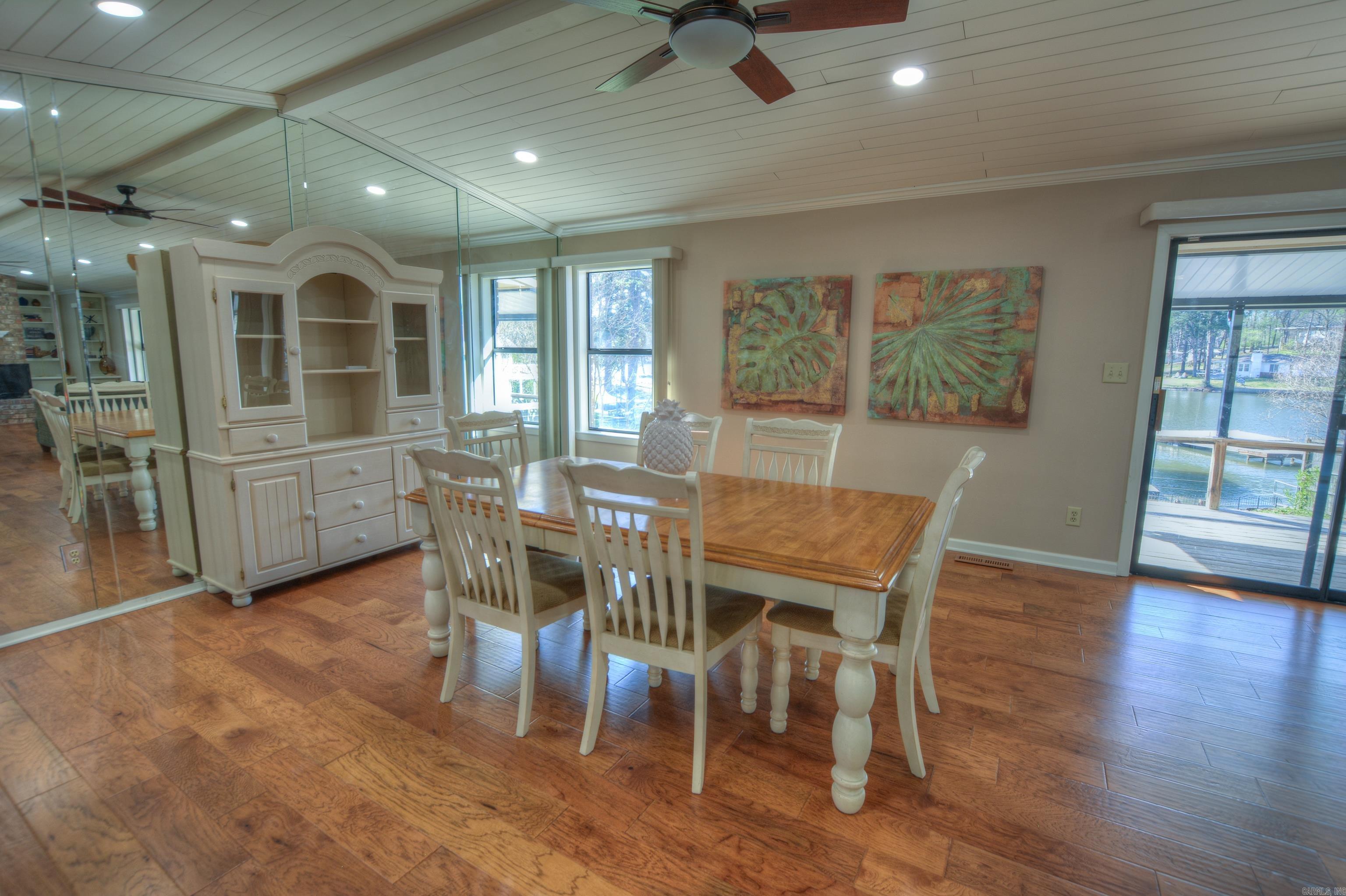 The Ultimate Entertaining Oasis on Lake Hamilton
