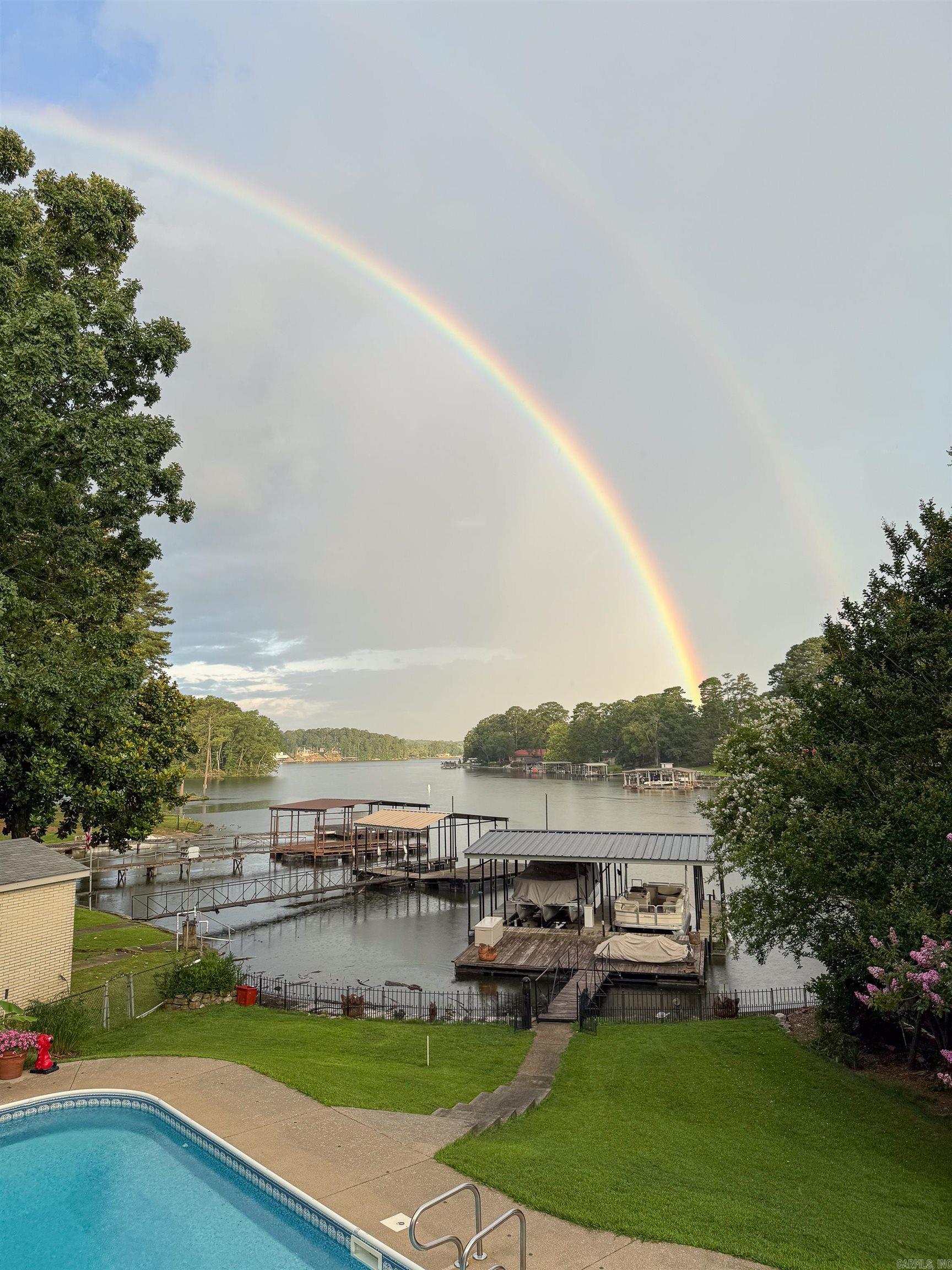 The Ultimate Entertaining Oasis on Lake Hamilton