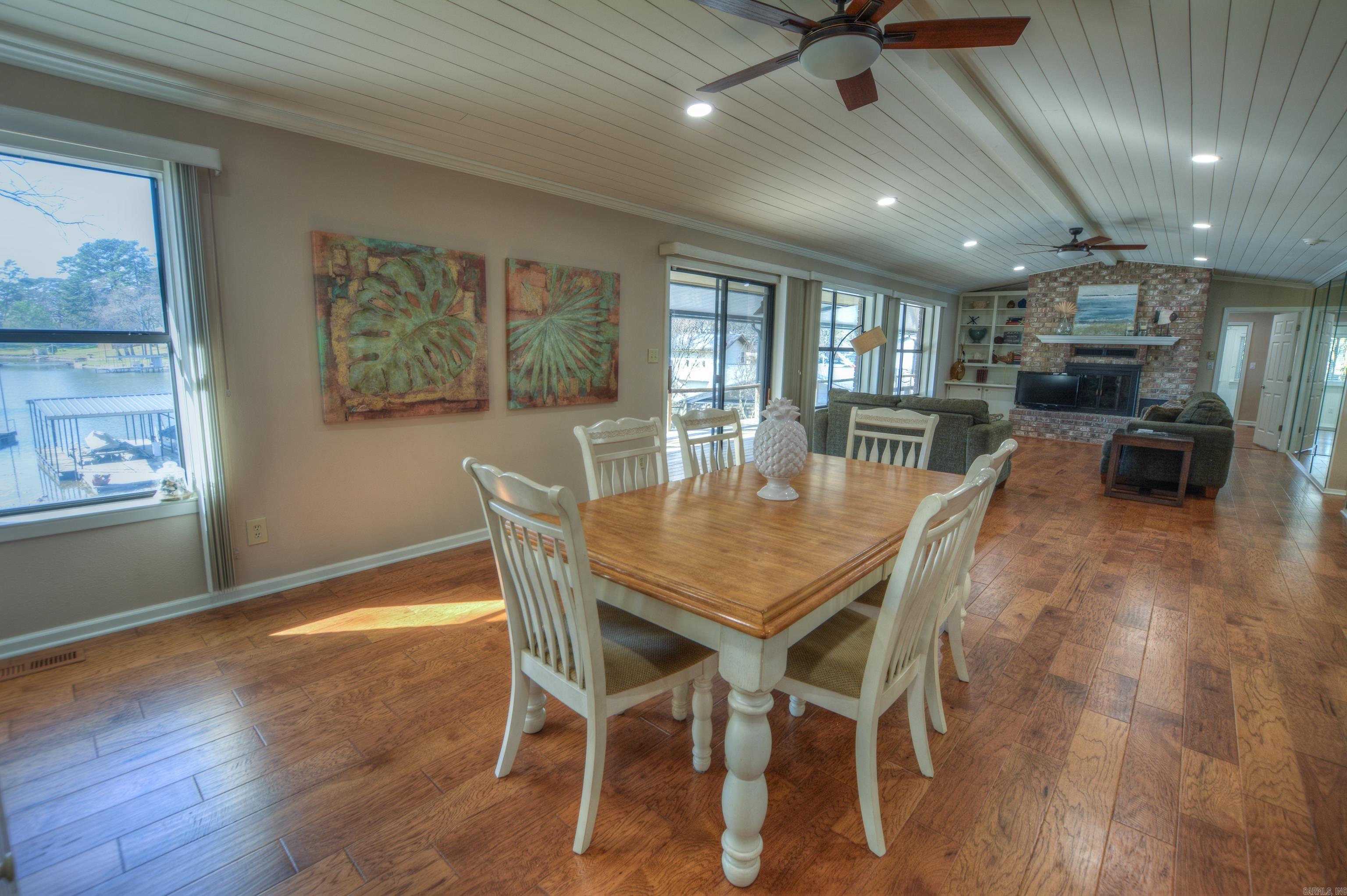 The Ultimate Entertaining Oasis on Lake Hamilton