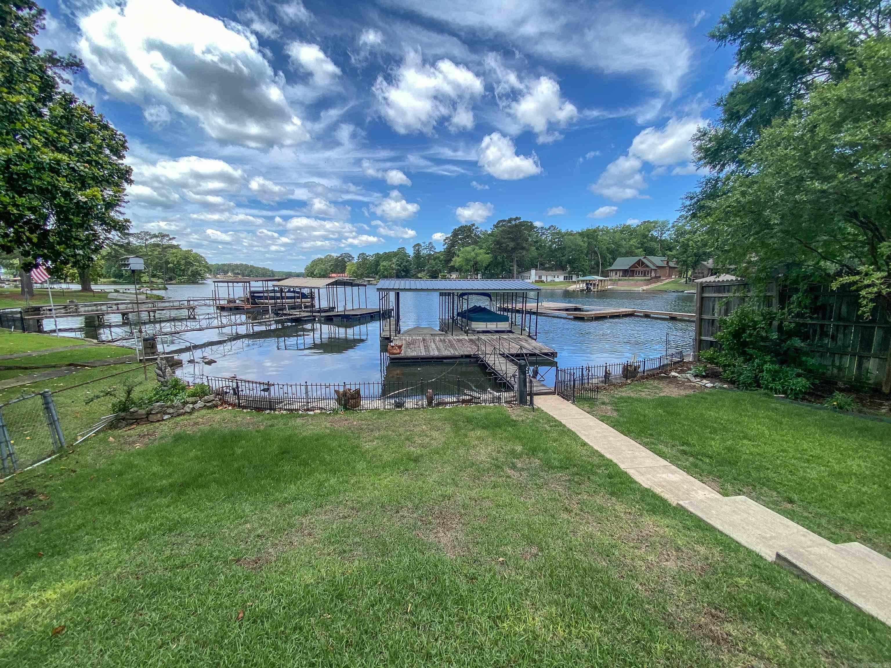 The Ultimate Entertaining Oasis on Lake Hamilton