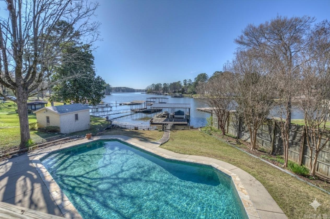 The Ultimate Entertaining Oasis on Lake Hamilton