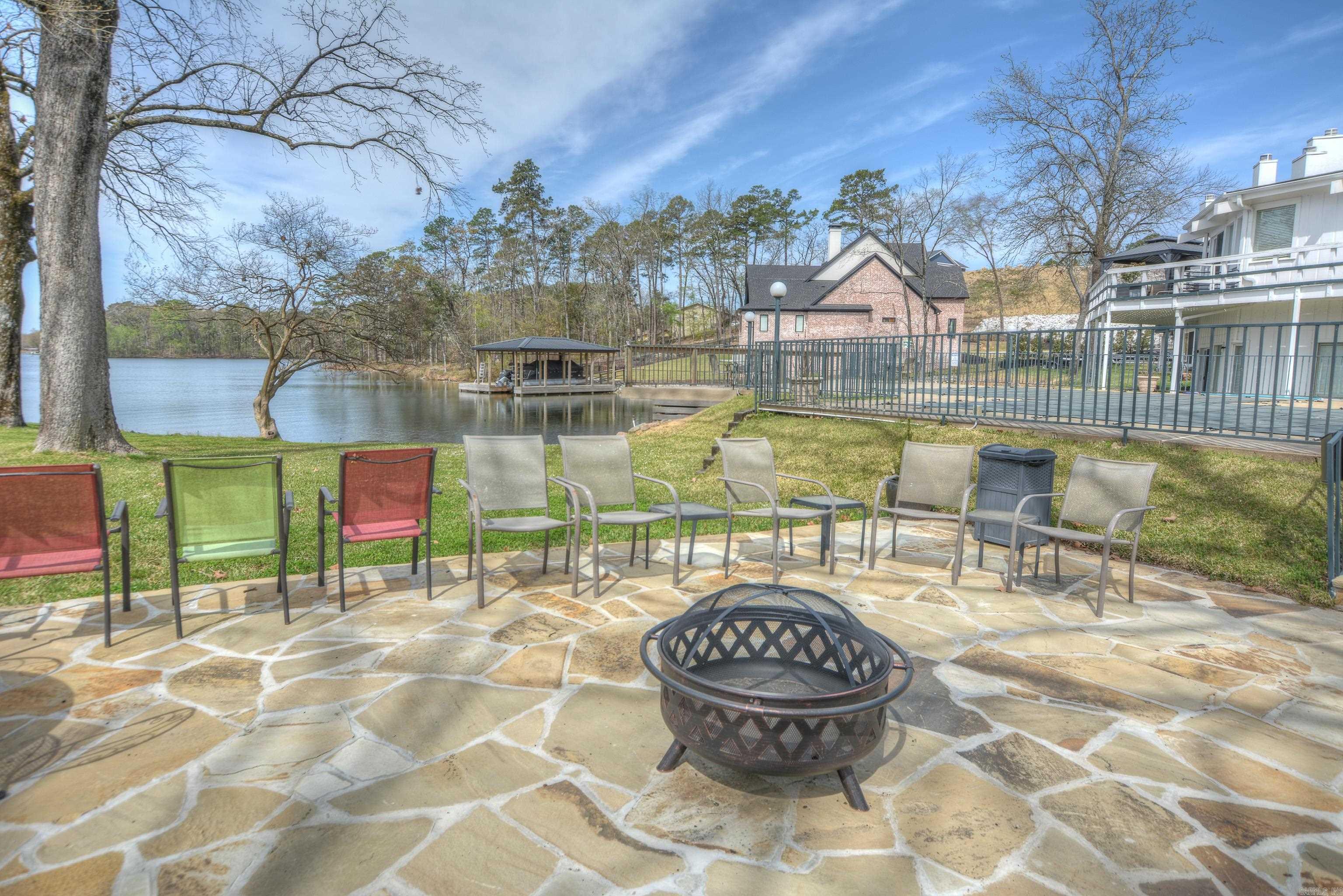 Island-Style Serenity