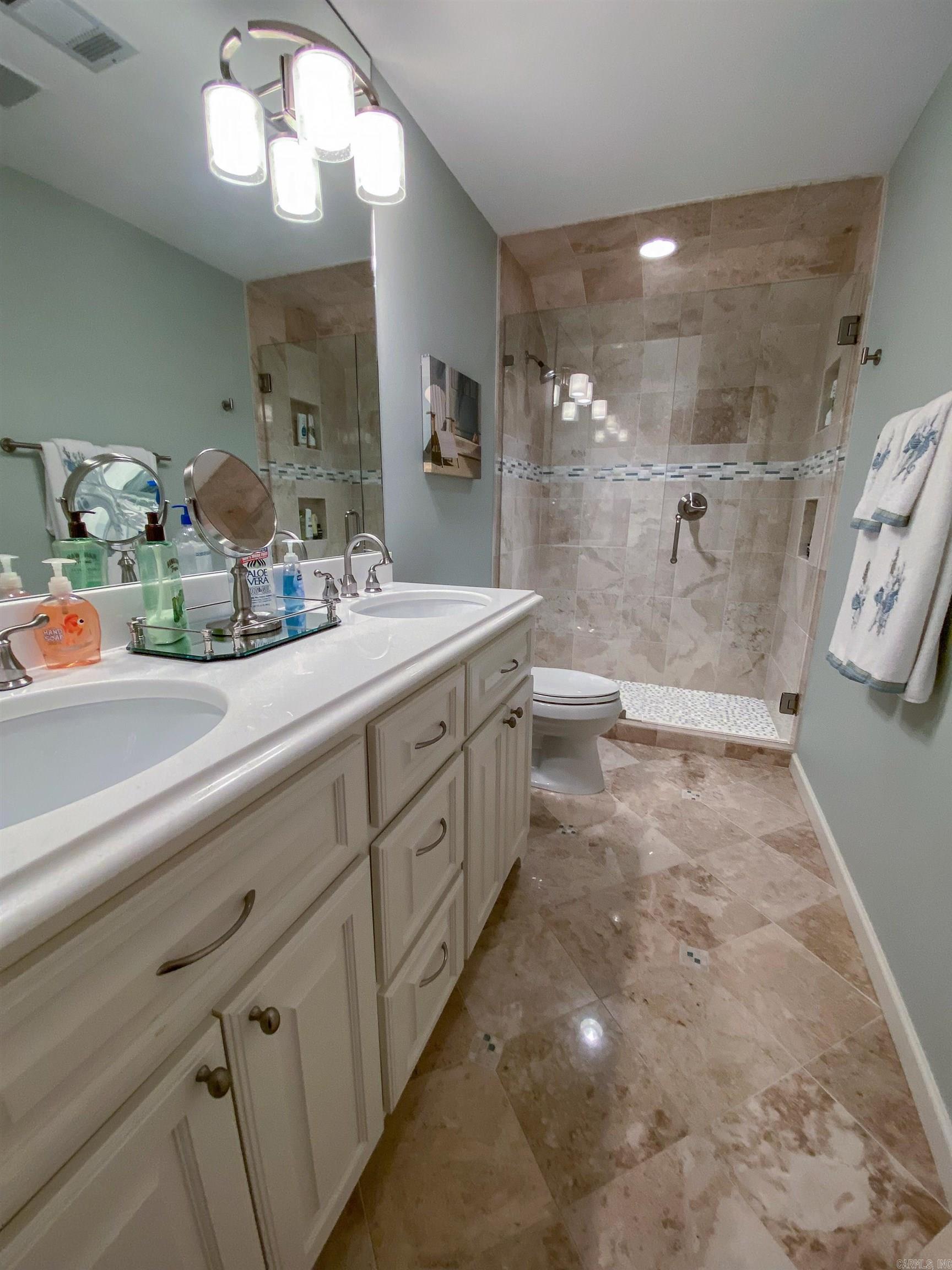 Modern Elegance on Lake Hamilton