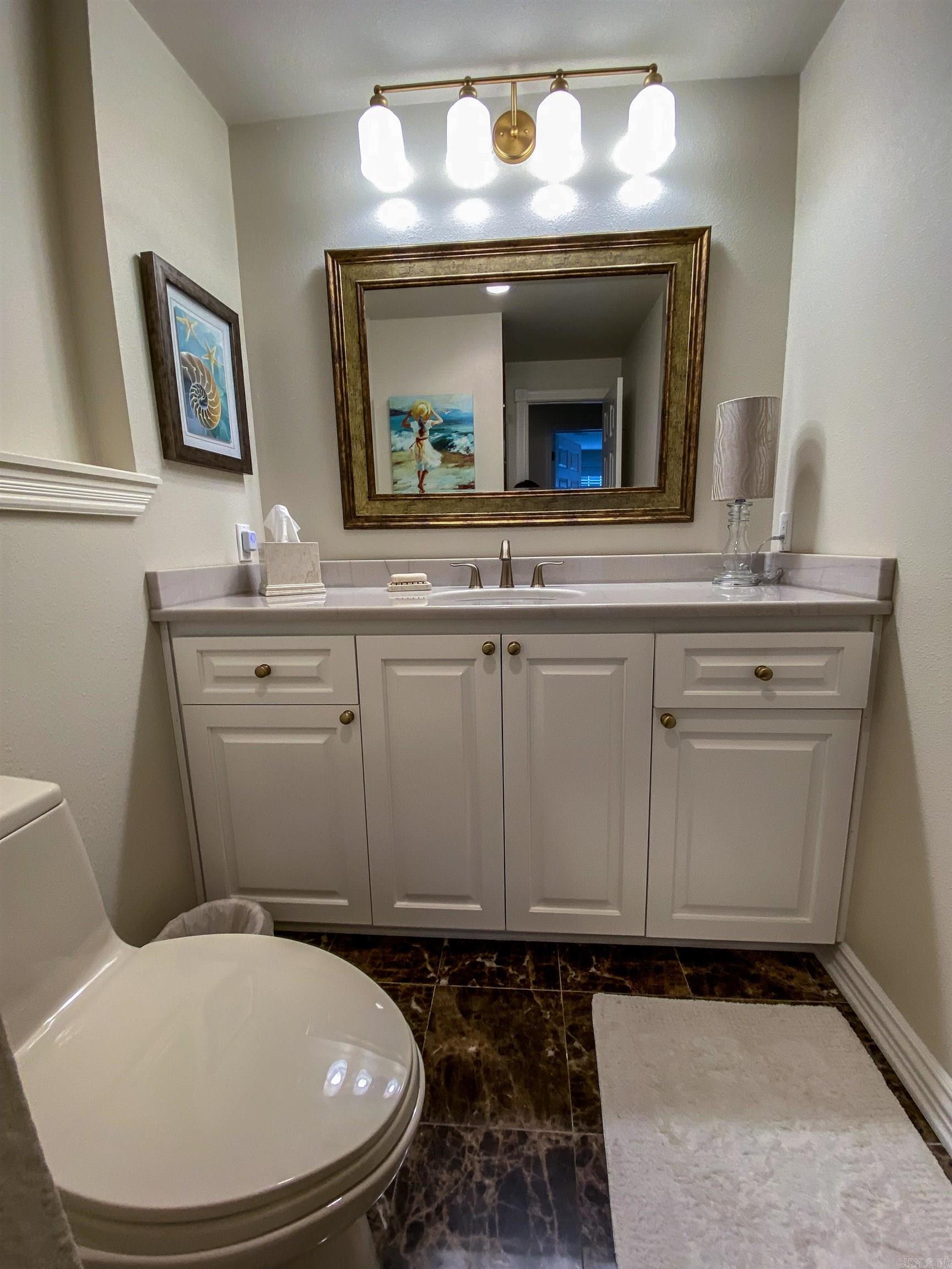 Modern Elegance on Lake Hamilton