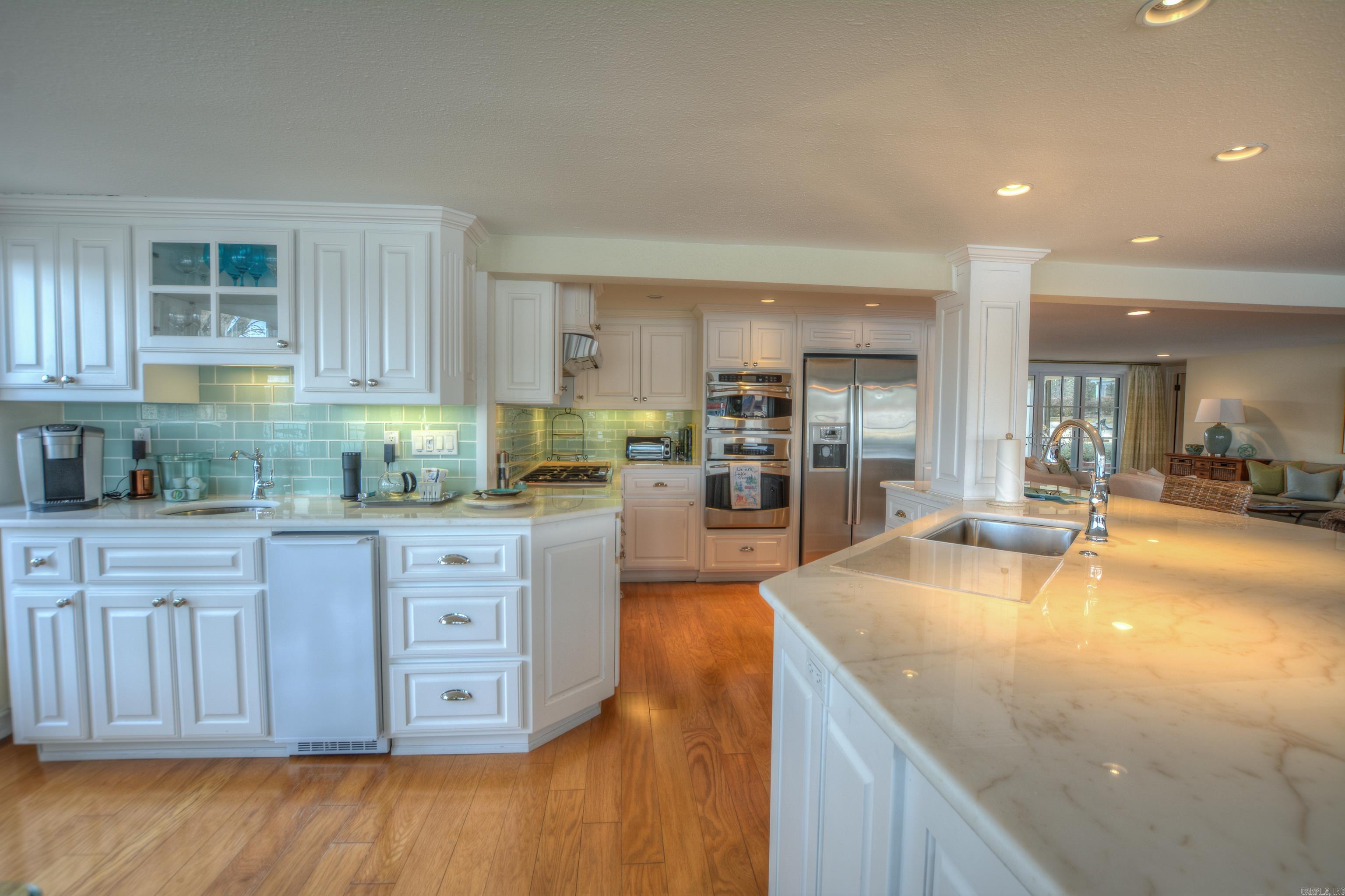 Modern Elegance on Lake Hamilton