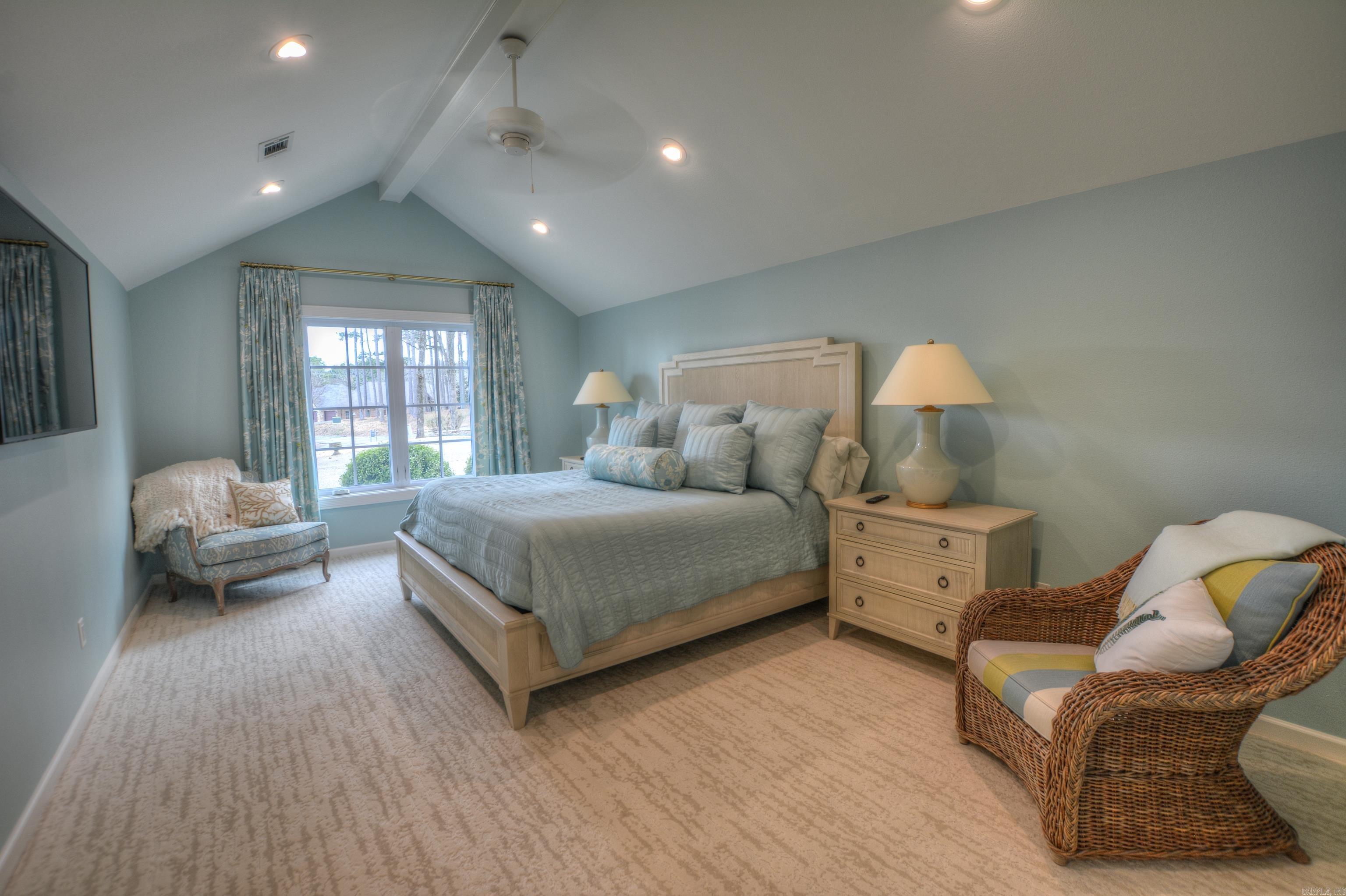 Modern Elegance on Lake Hamilton