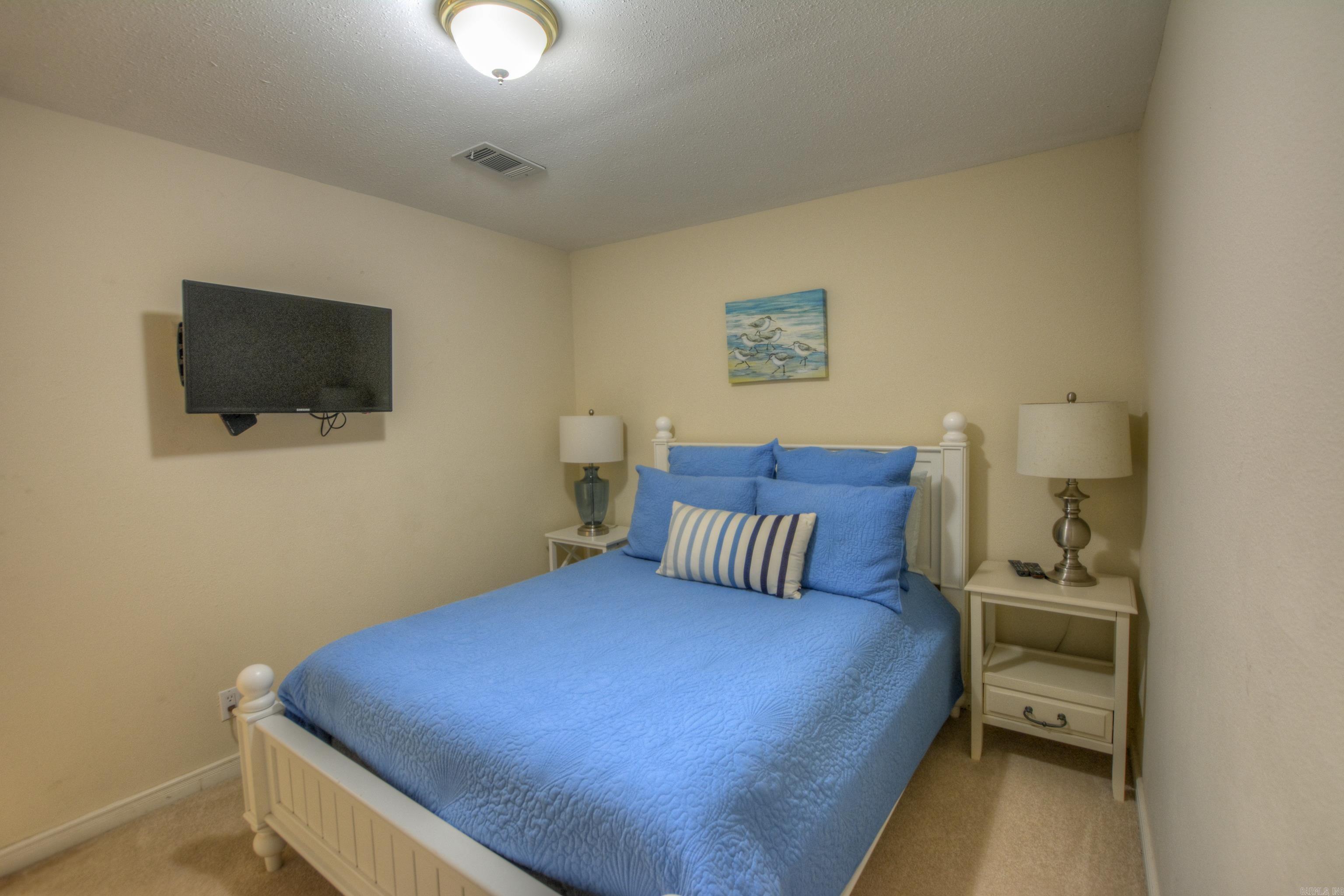 Modern Elegance on Lake Hamilton