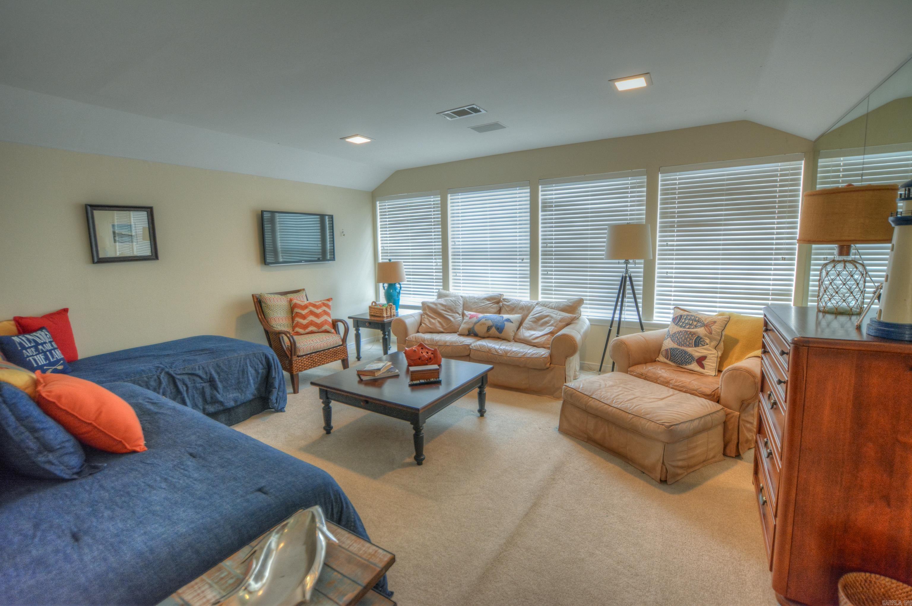 Modern Elegance on Lake Hamilton