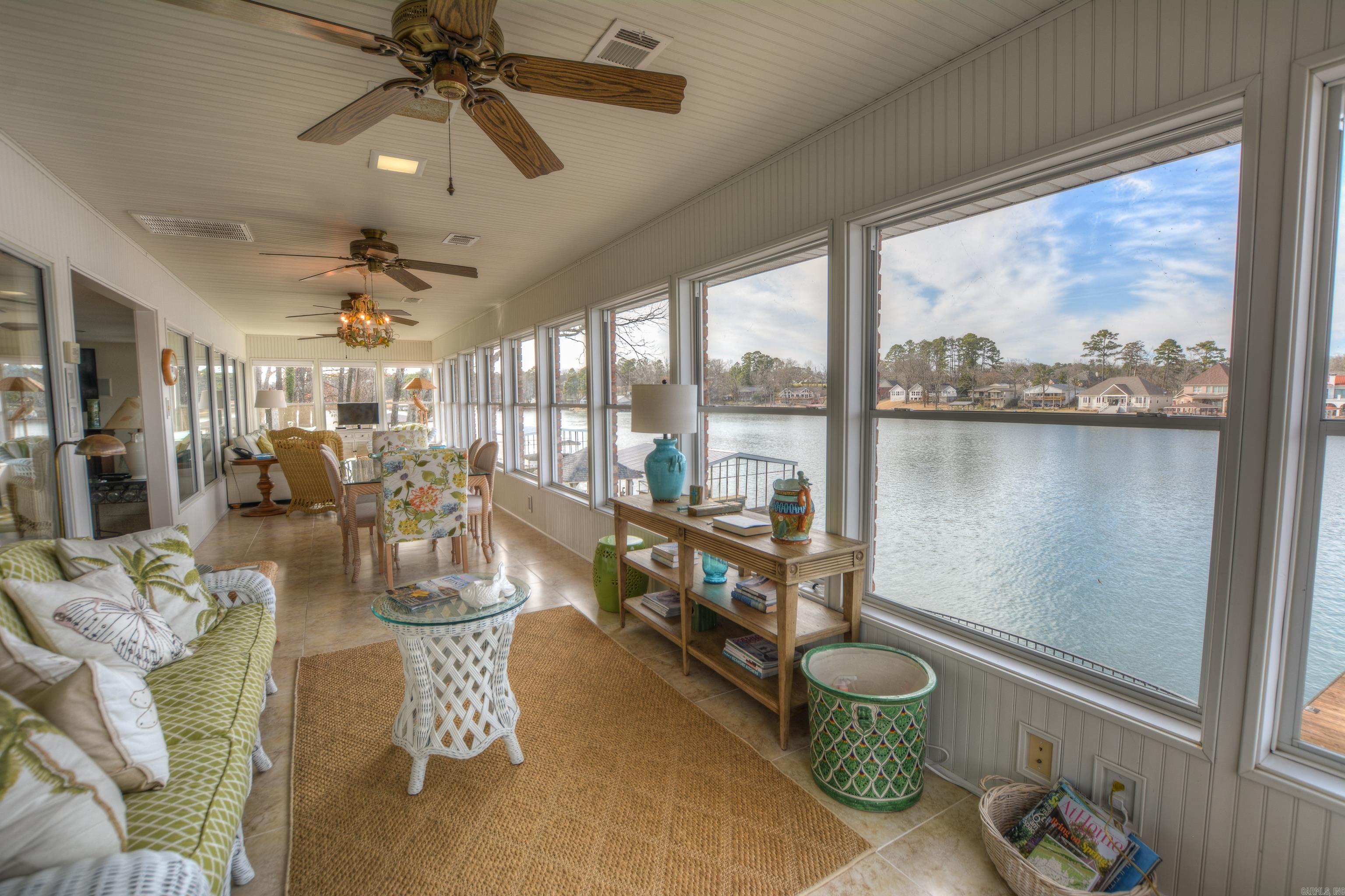 Modern Elegance on Lake Hamilton