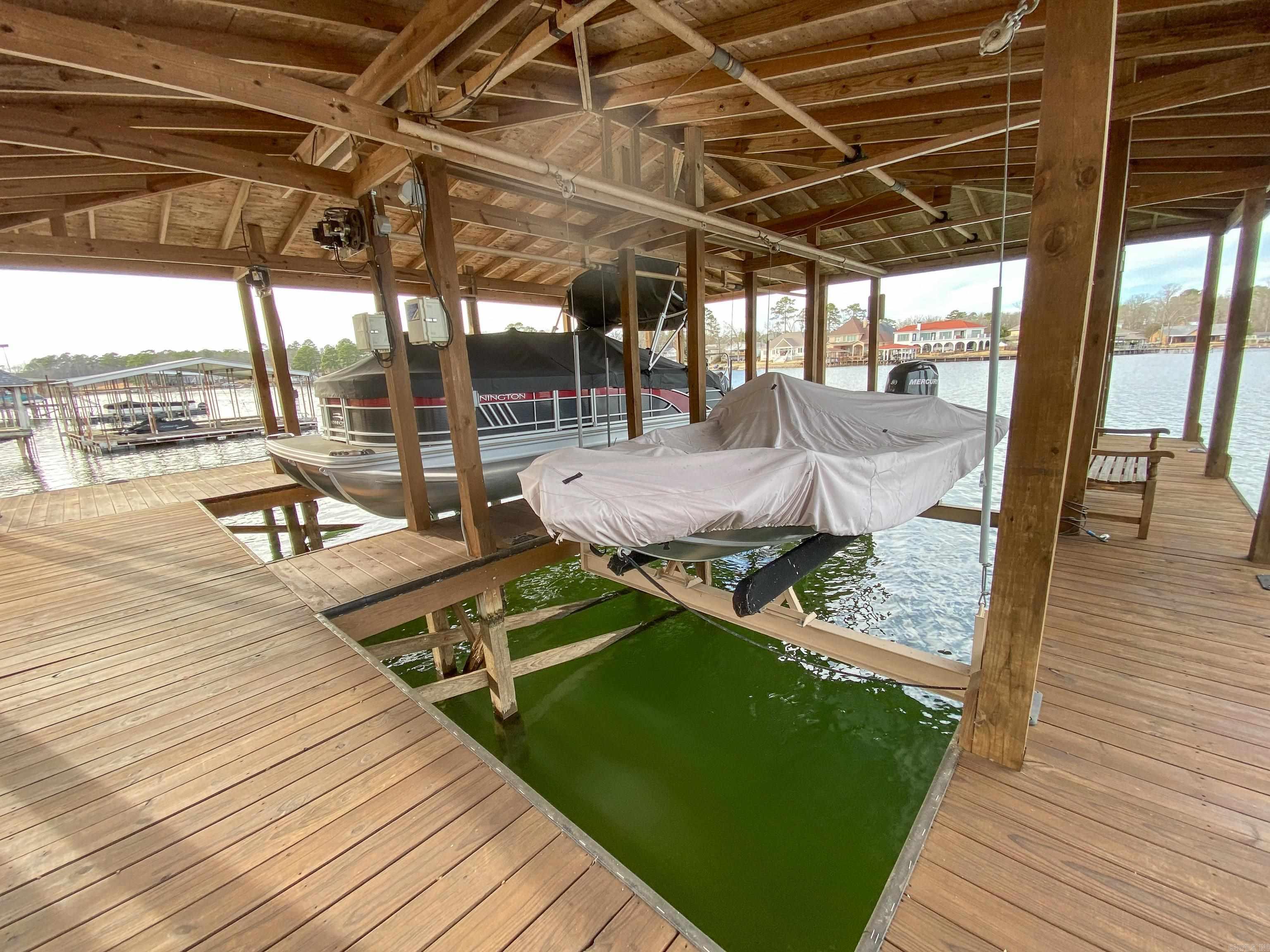 Modern Elegance on Lake Hamilton