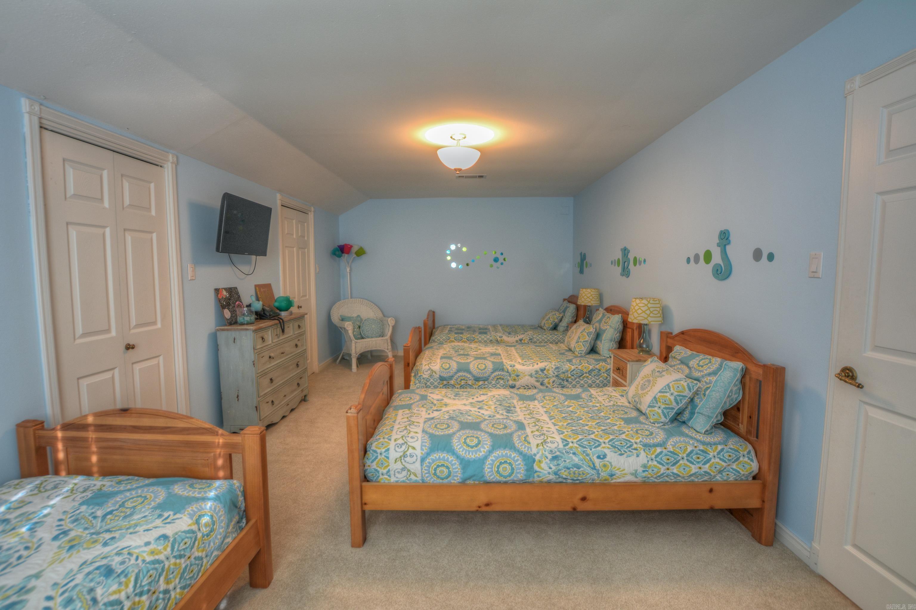 Modern Elegance on Lake Hamilton