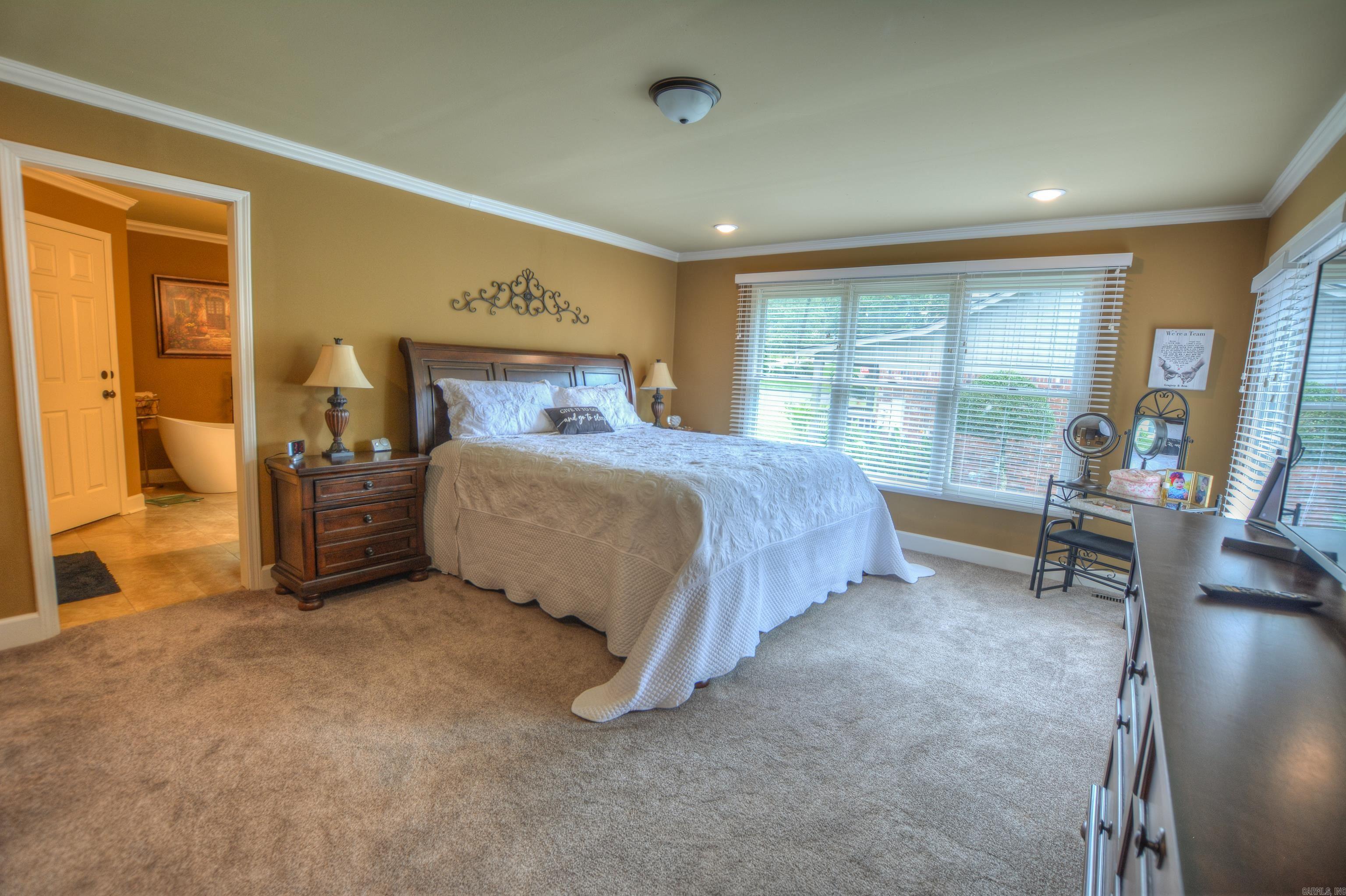 105 Waters Edge Cove