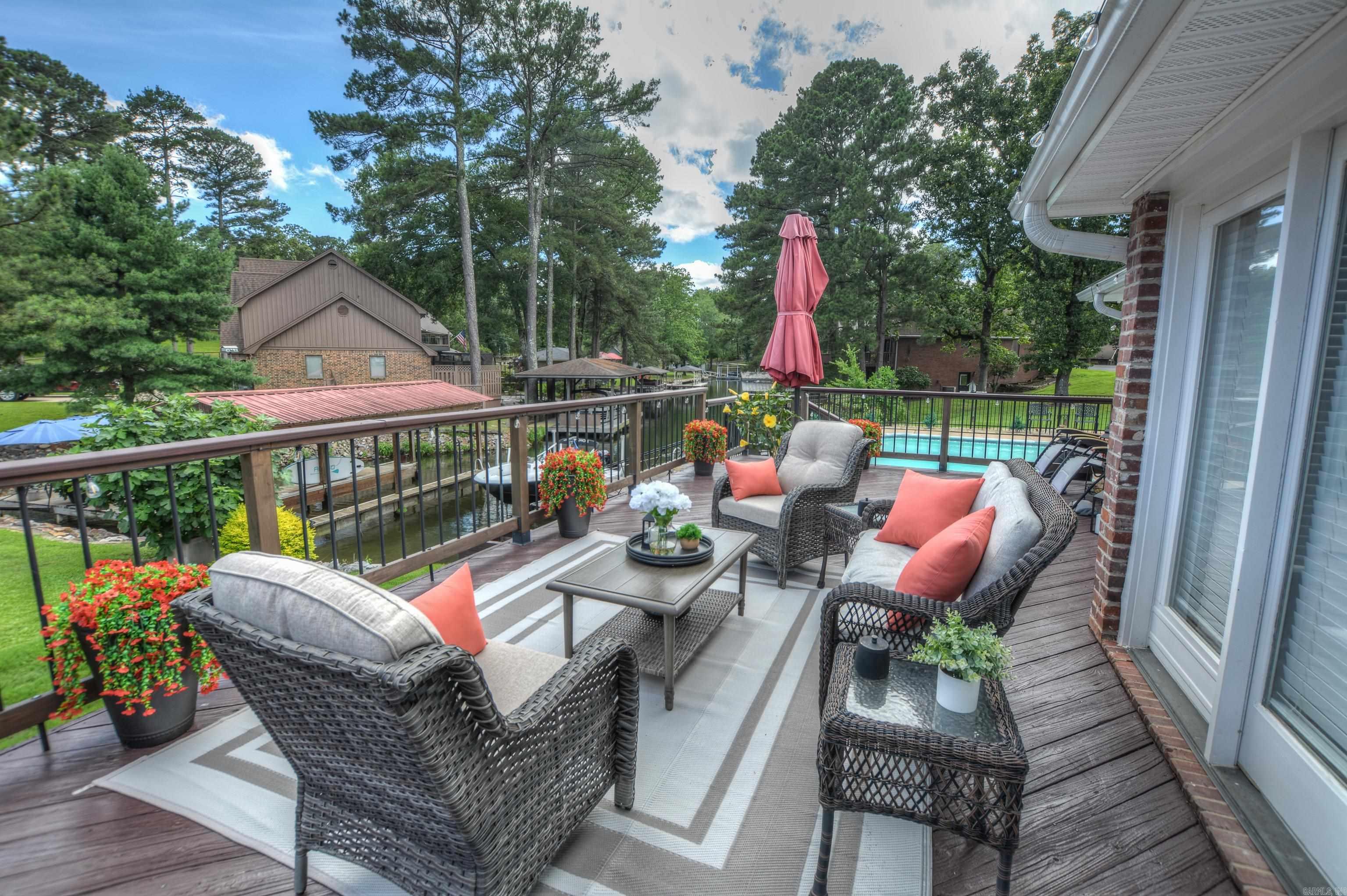 105 Waters Edge Cove