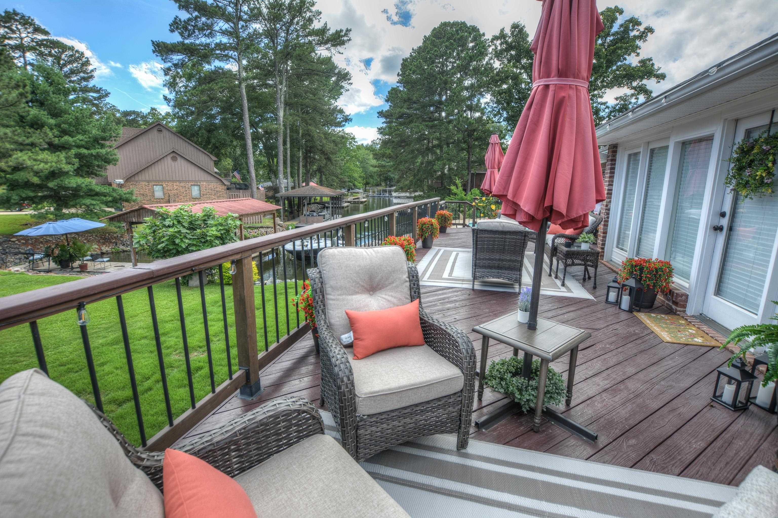105 Waters Edge Cove