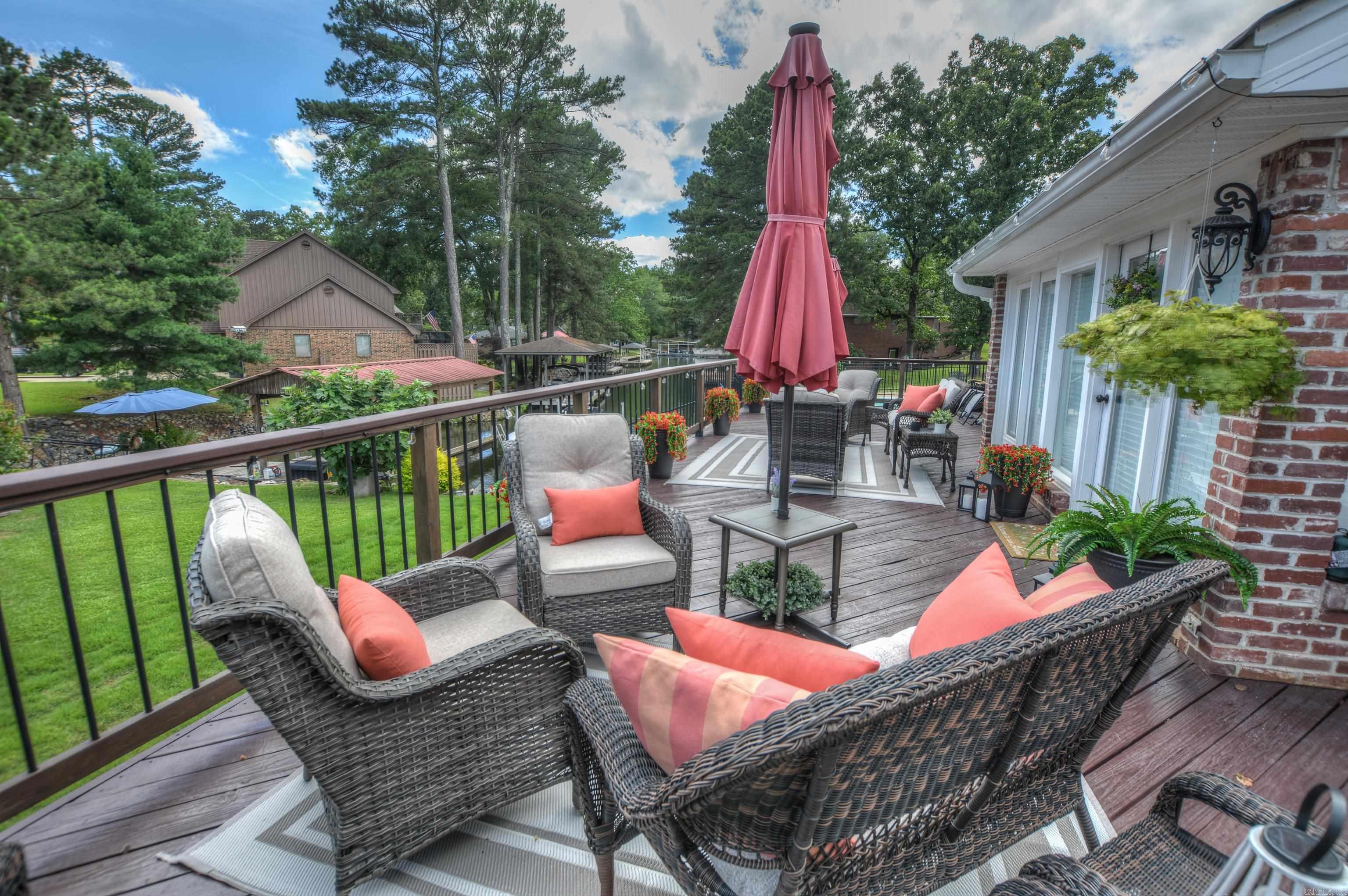 105 Waters Edge Cove