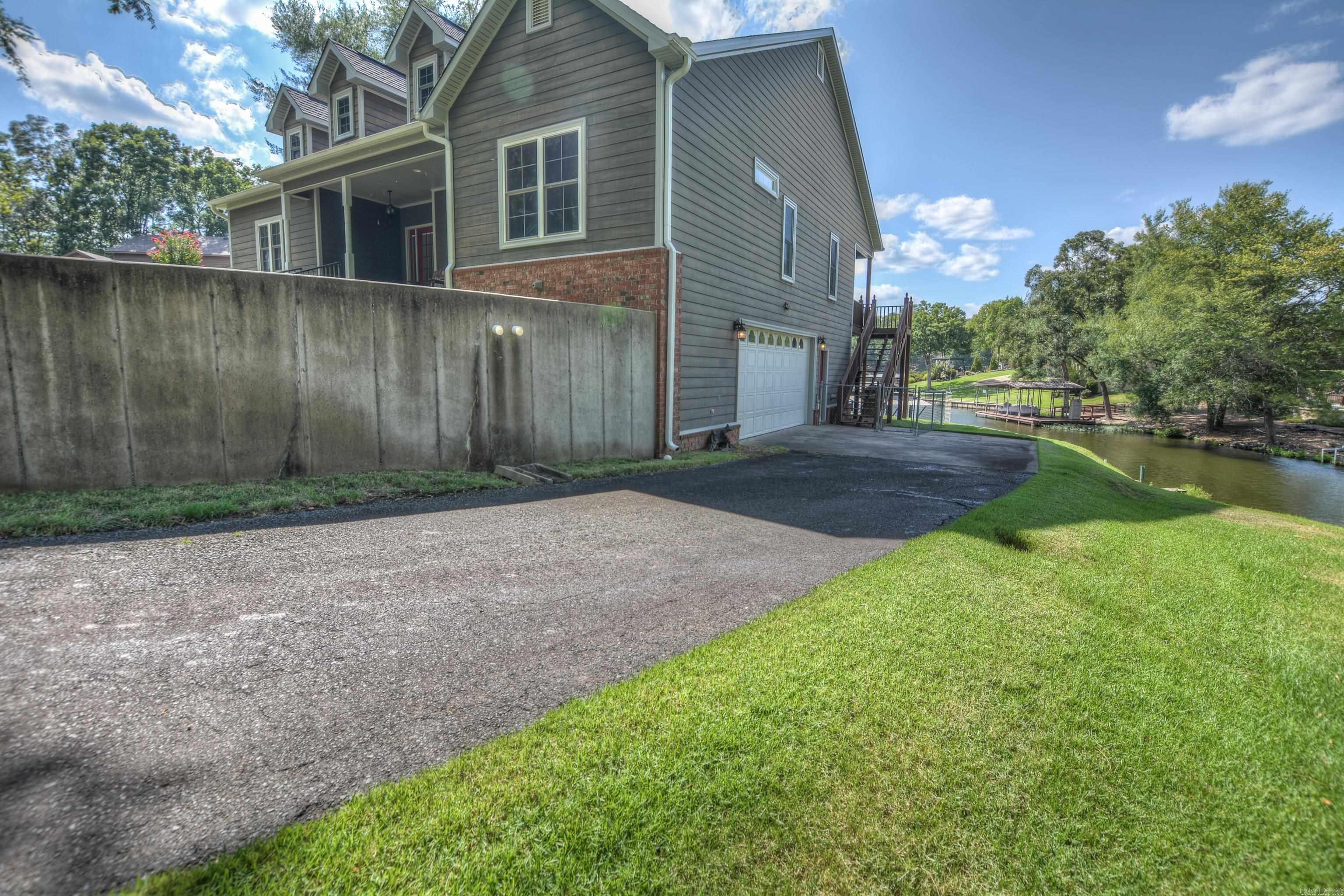 Charming Lake Hamilton Waterfront Home with Private Dock