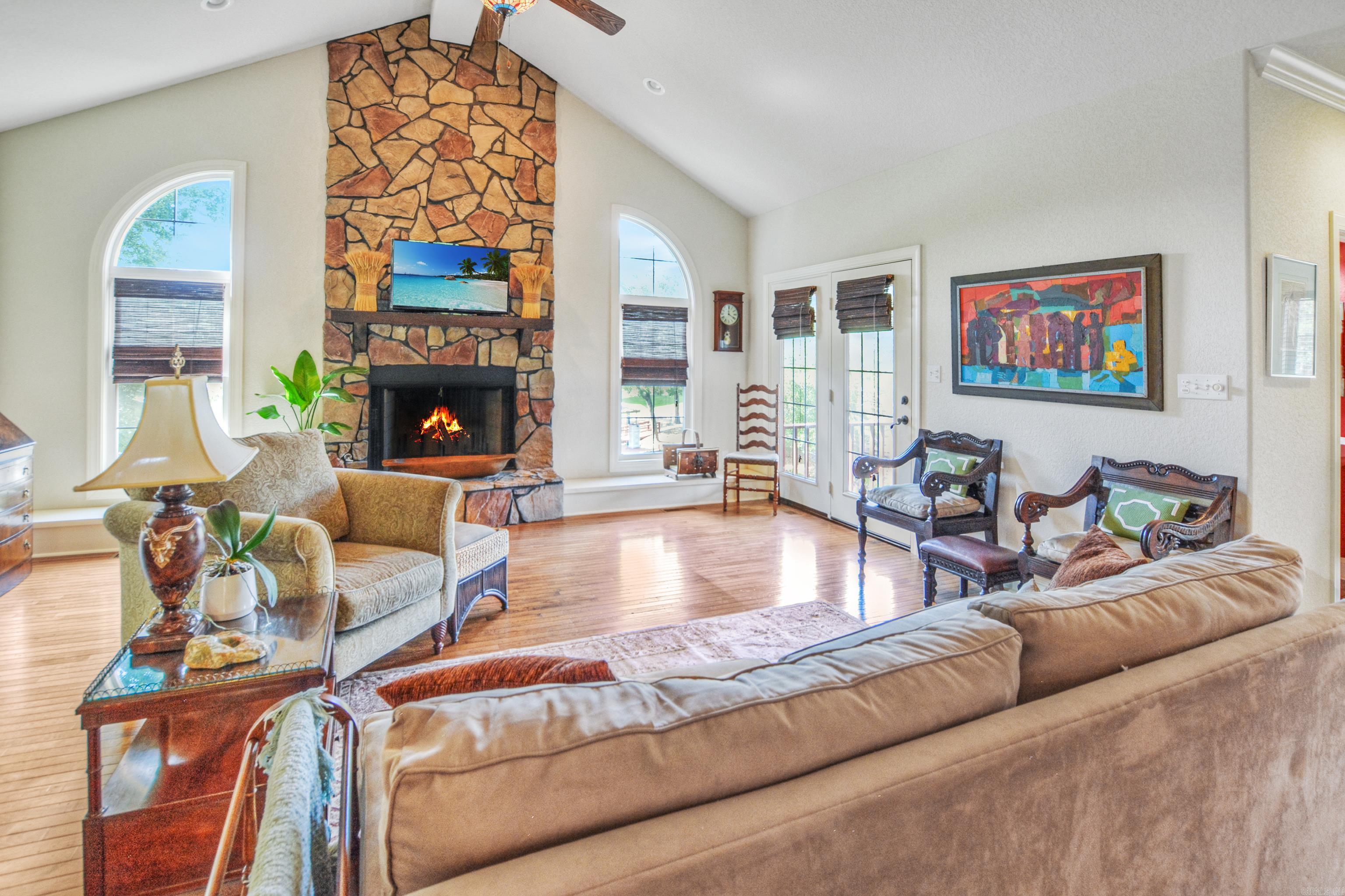 Charming Lake Hamilton Waterfront Home with Private Dock