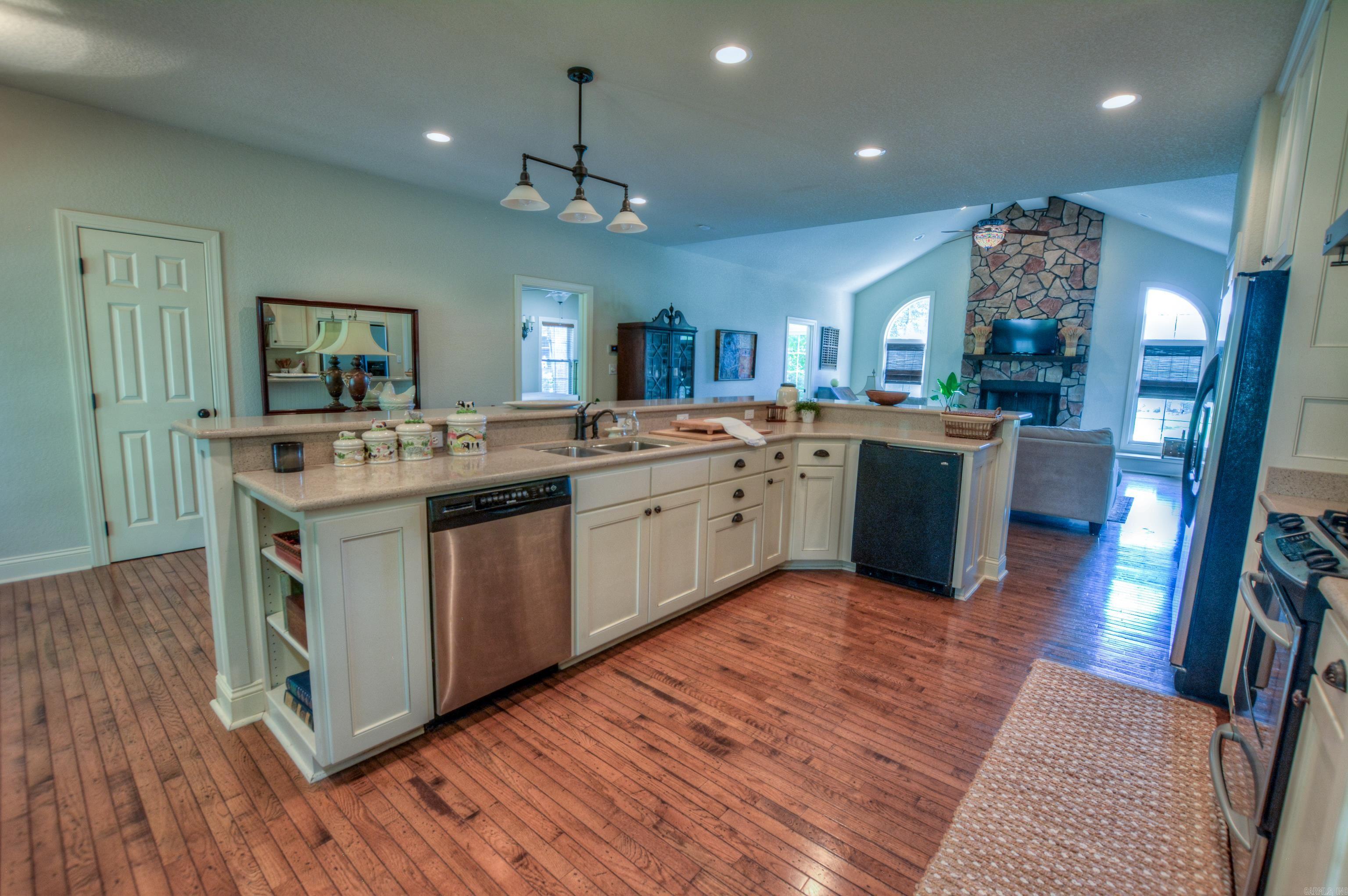 Charming Lake Hamilton Waterfront Home with Private Dock