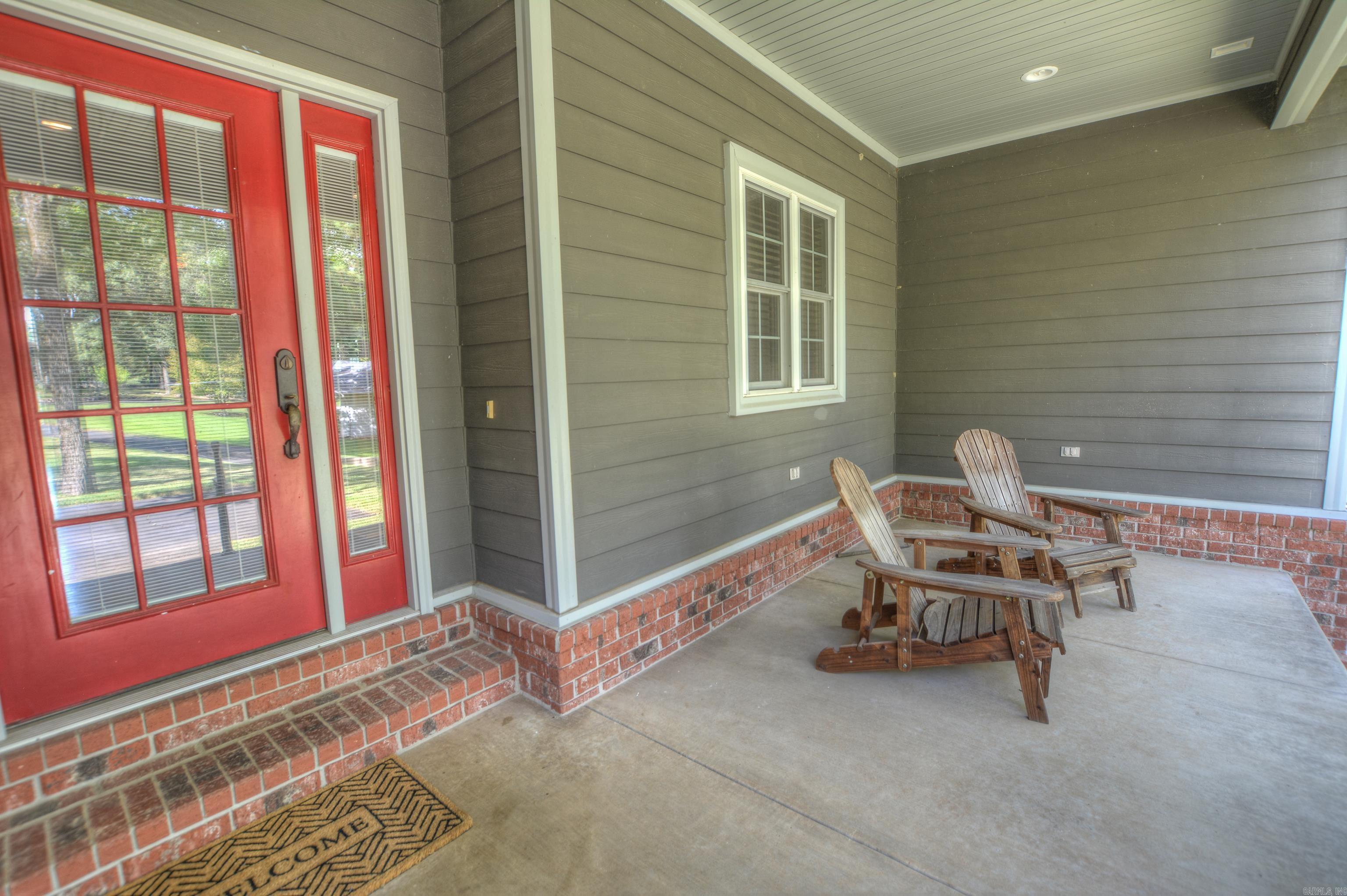 Charming Lake Hamilton Waterfront Home with Private Dock