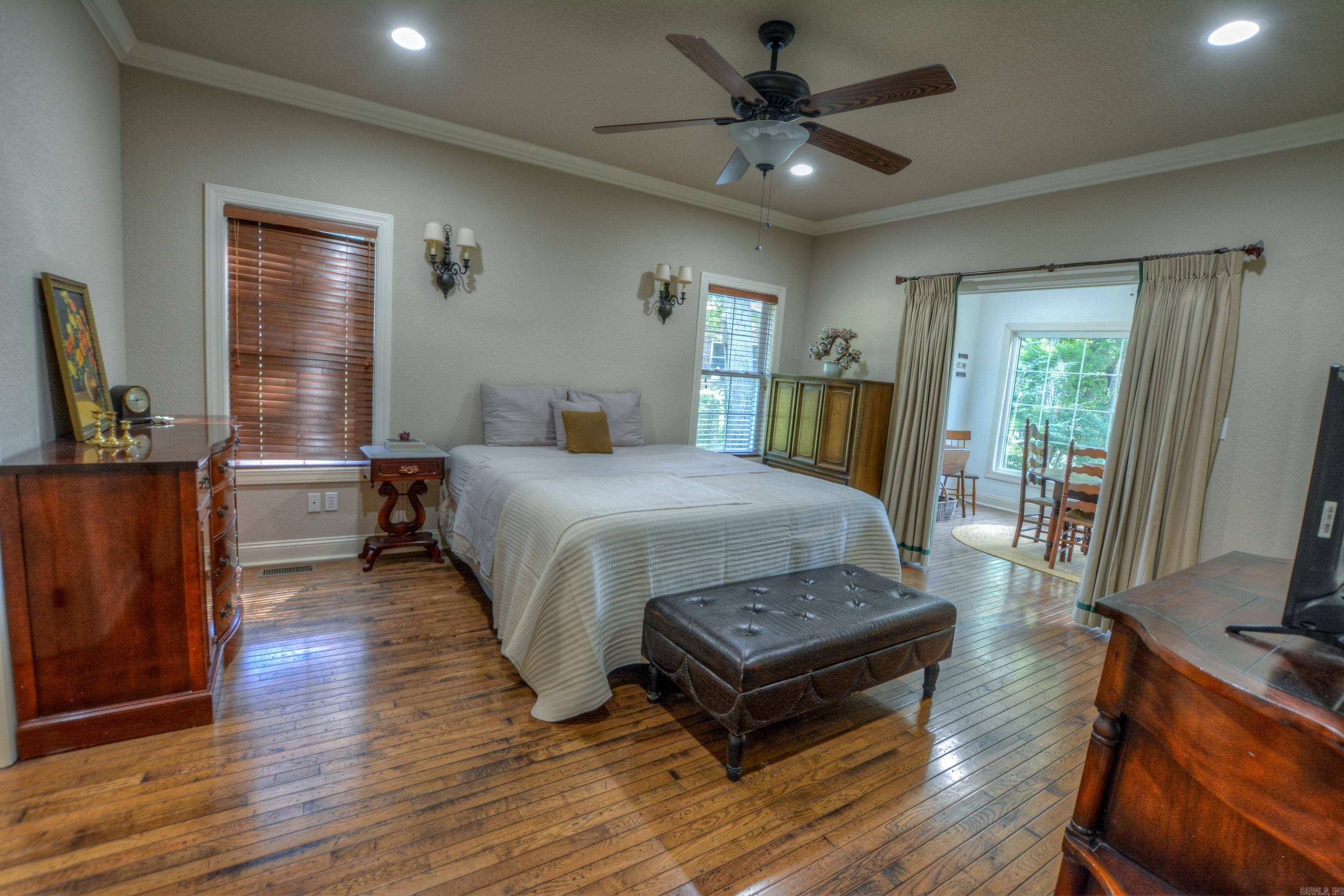 Charming Lake Hamilton Waterfront Home with Private Dock