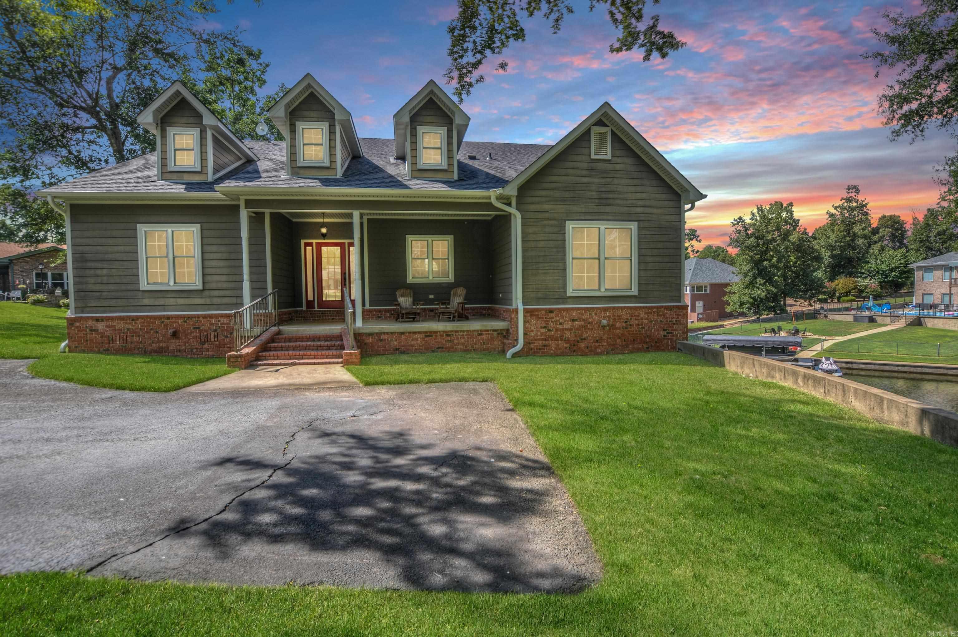 Charming Lake Hamilton Waterfront Home with Private Dock