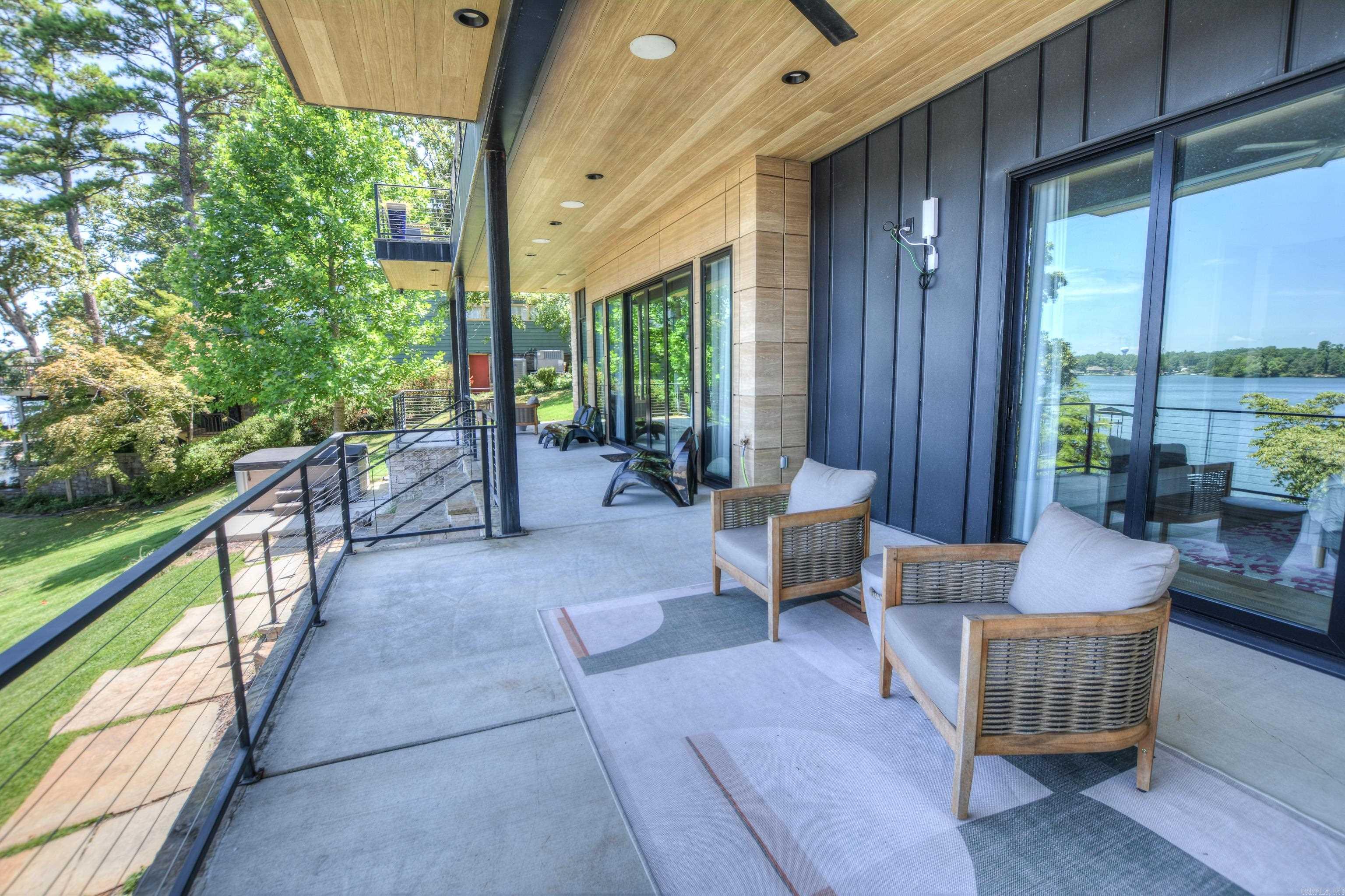 Lake Hamilton Architectural Masterpiece