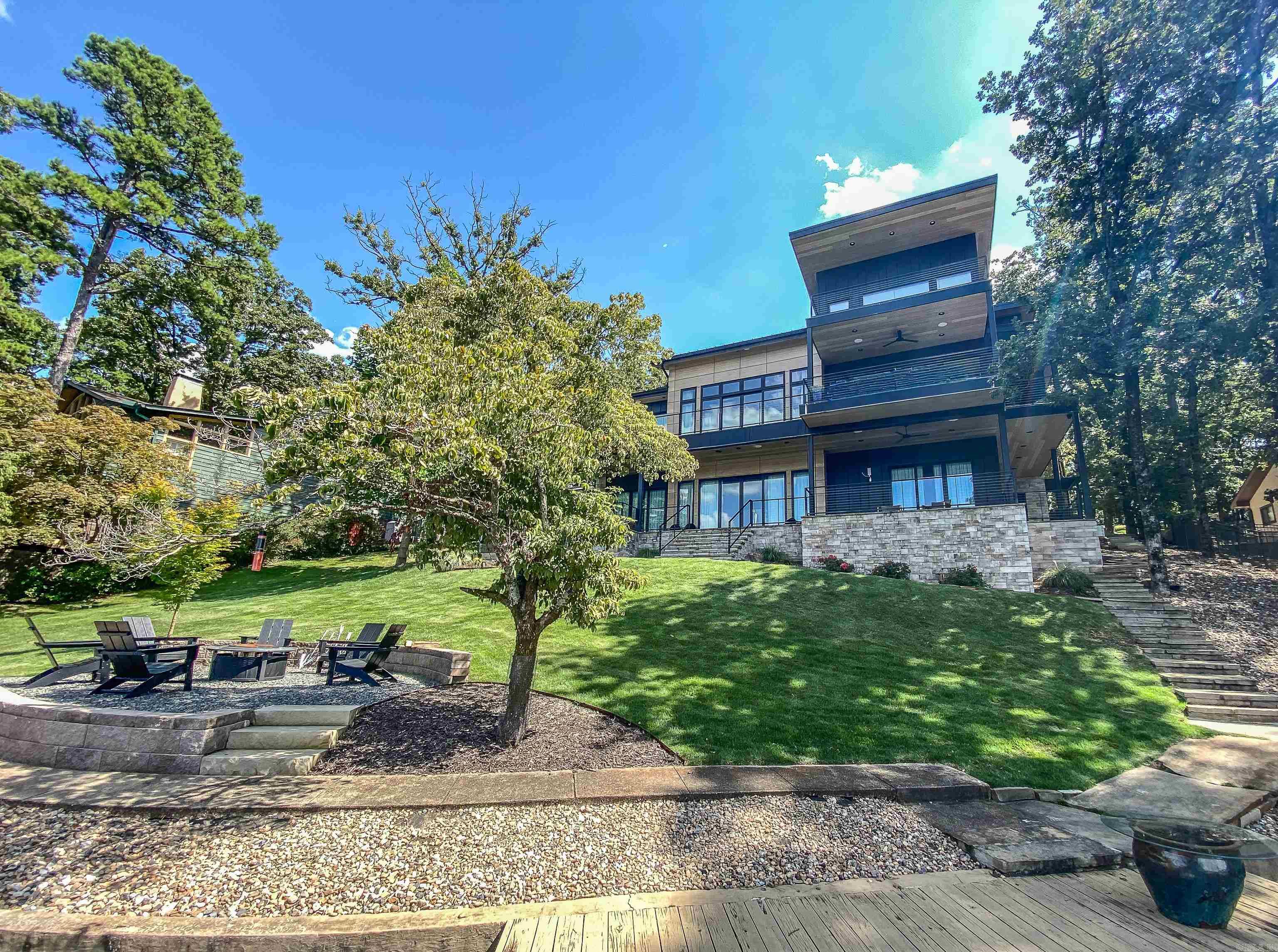 Lake Hamilton Architectural Masterpiece