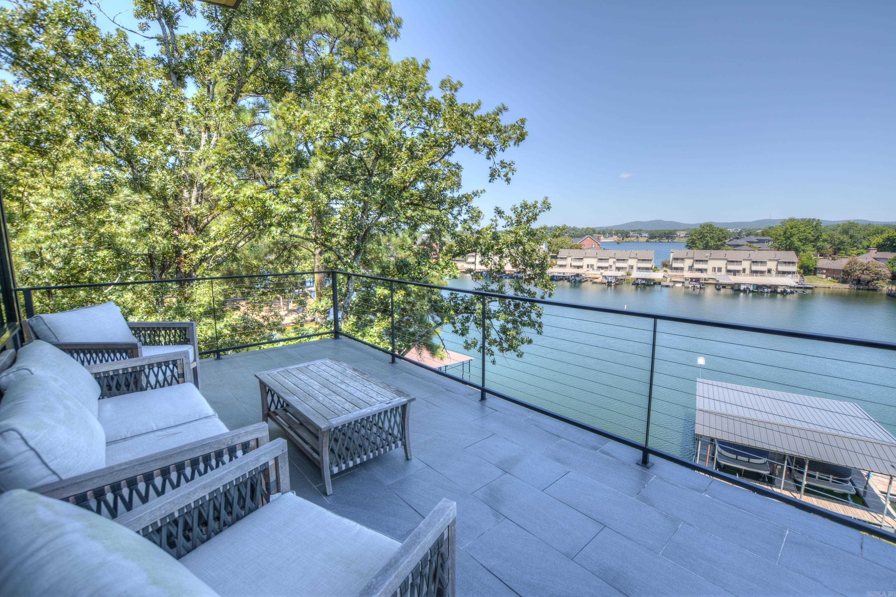 Lake Hamilton Architectural Masterpiece