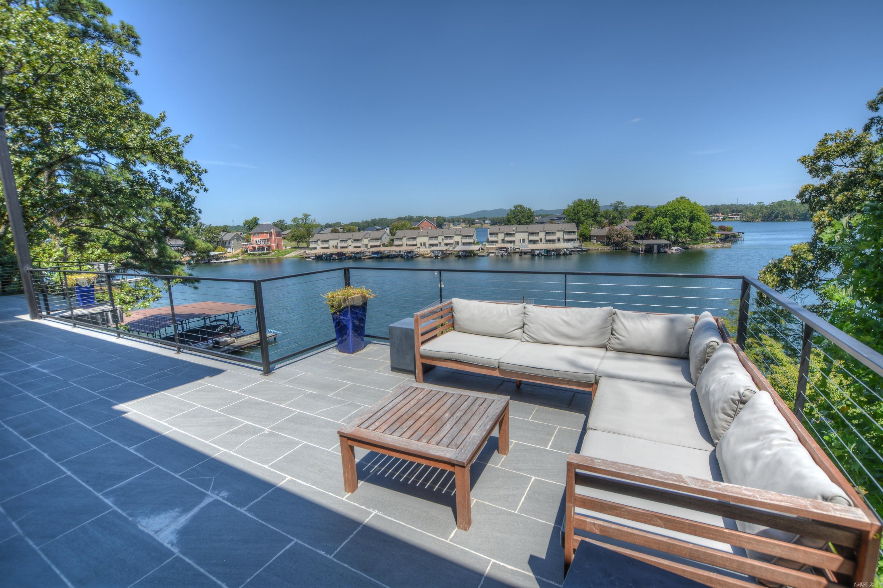 Lake Hamilton Architectural Masterpiece