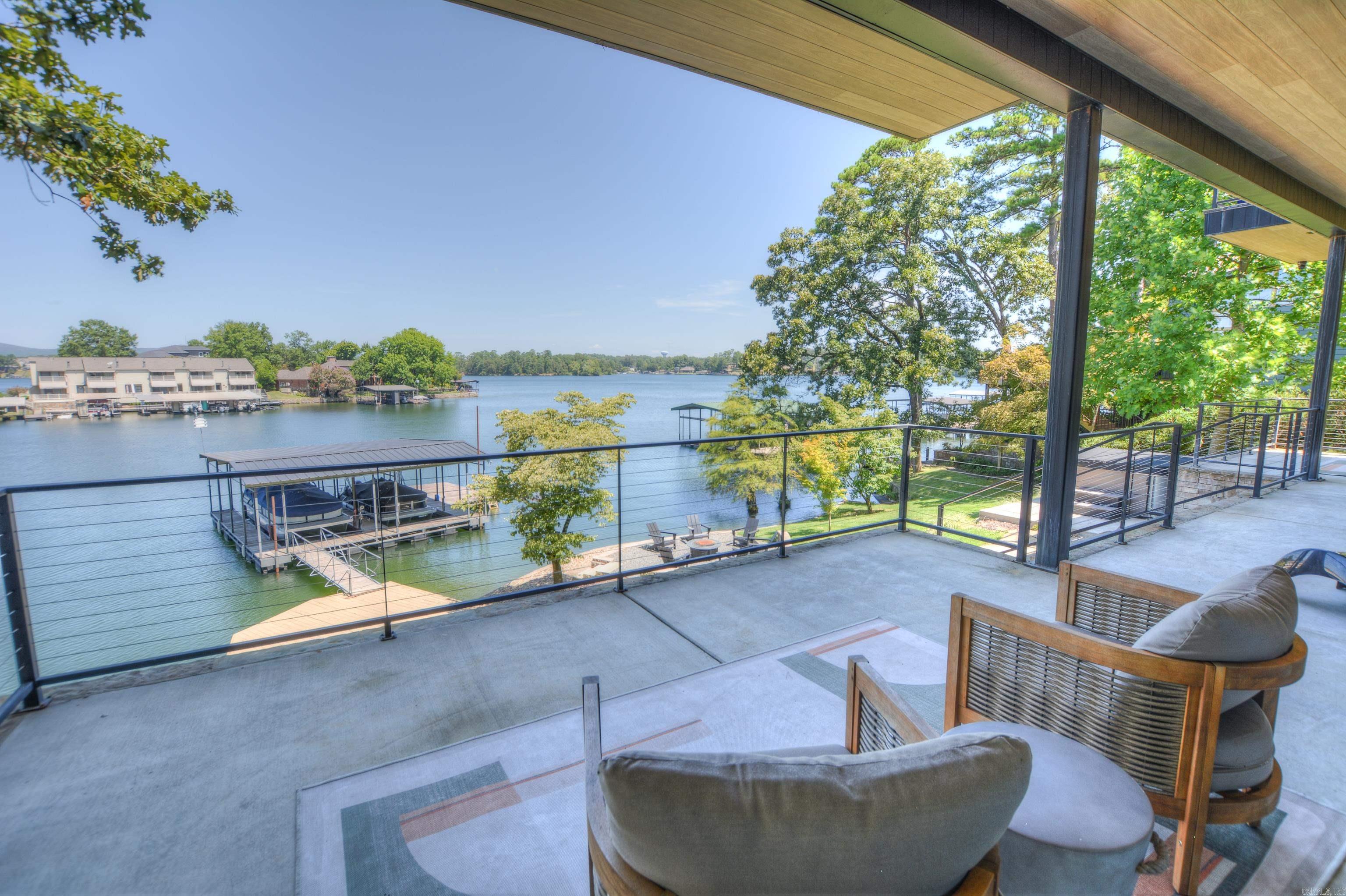 Lake Hamilton Architectural Masterpiece