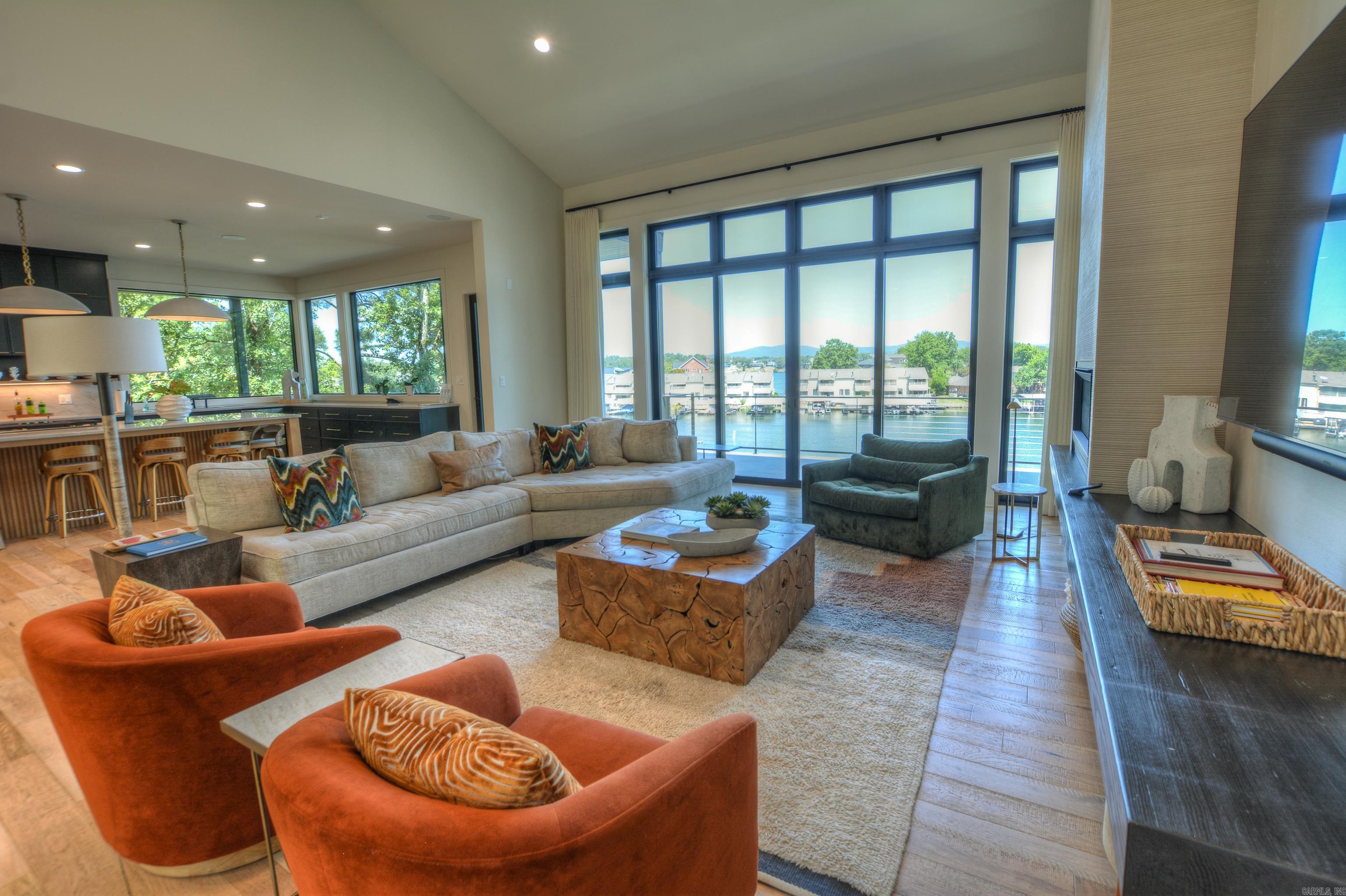Lake Hamilton Architectural Masterpiece