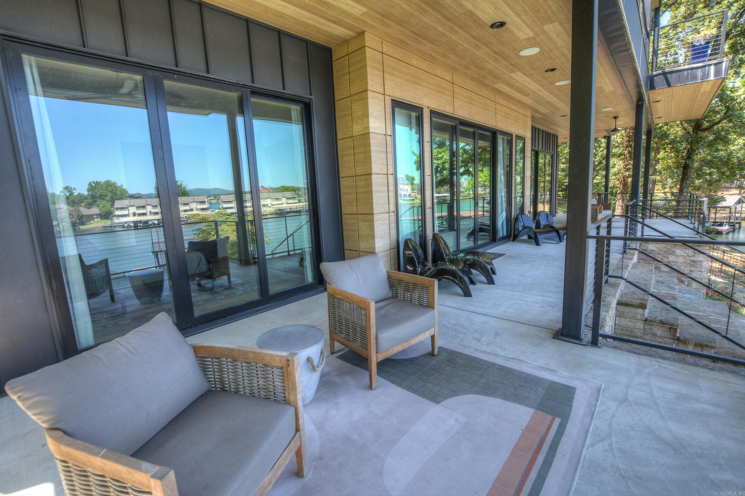 Lake Hamilton Architectural Masterpiece