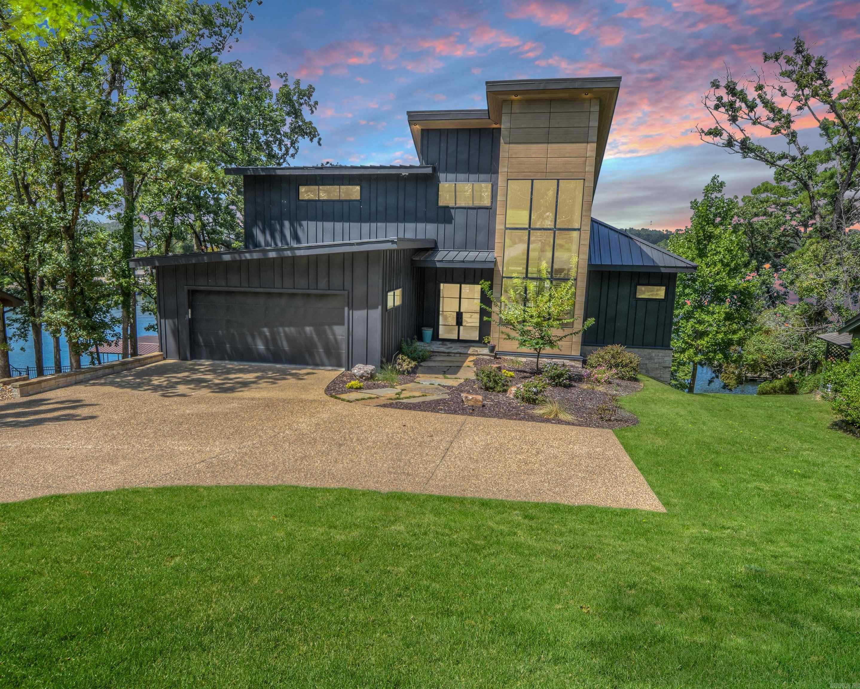 Lake Hamilton Architectural Masterpiece