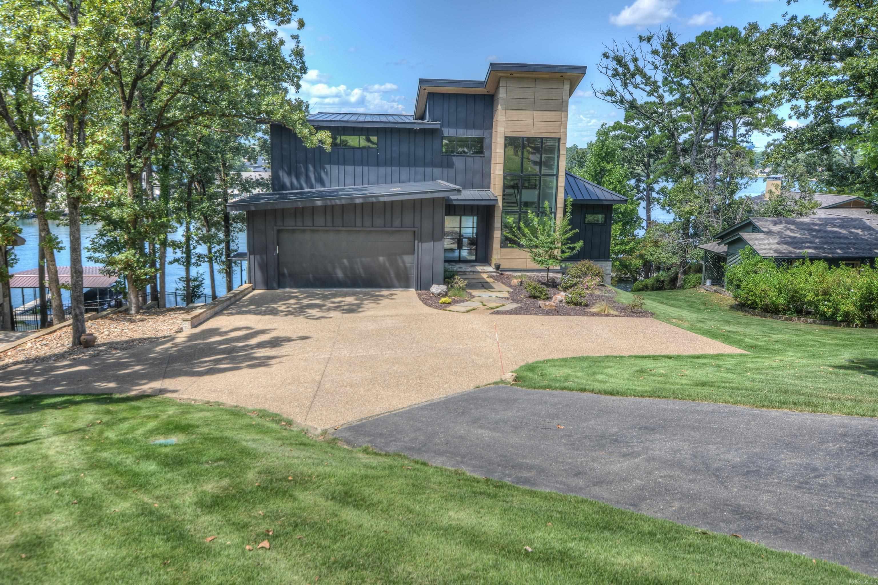 Lake Hamilton Architectural Masterpiece