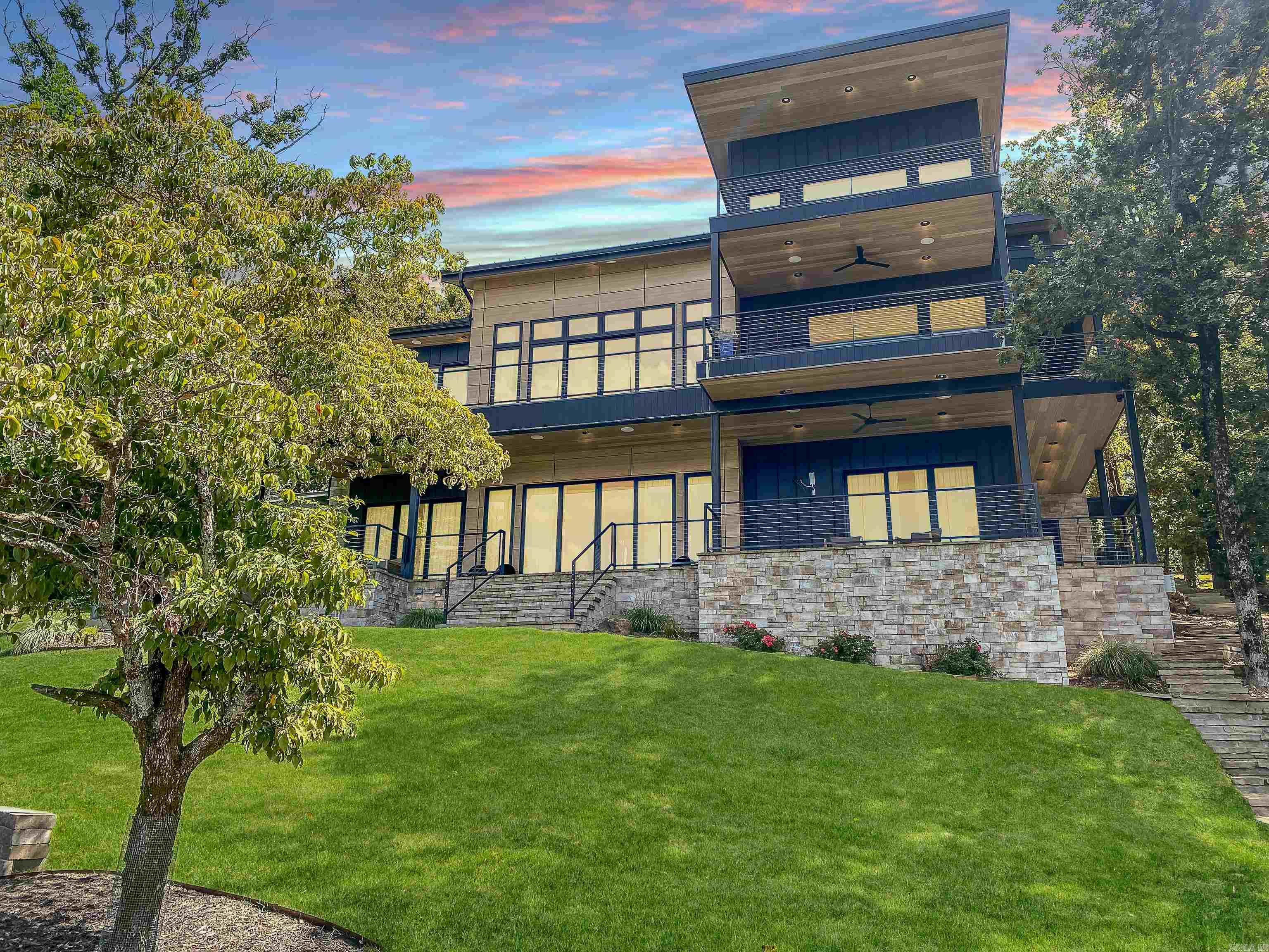 Lake Hamilton Architectural Masterpiece