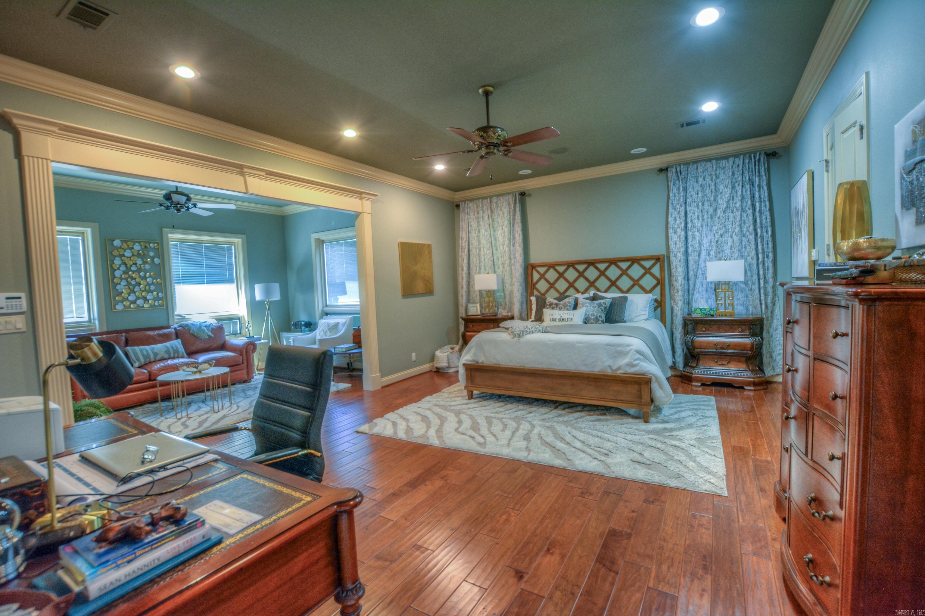 Lake Hamilton Entertainer's Dream