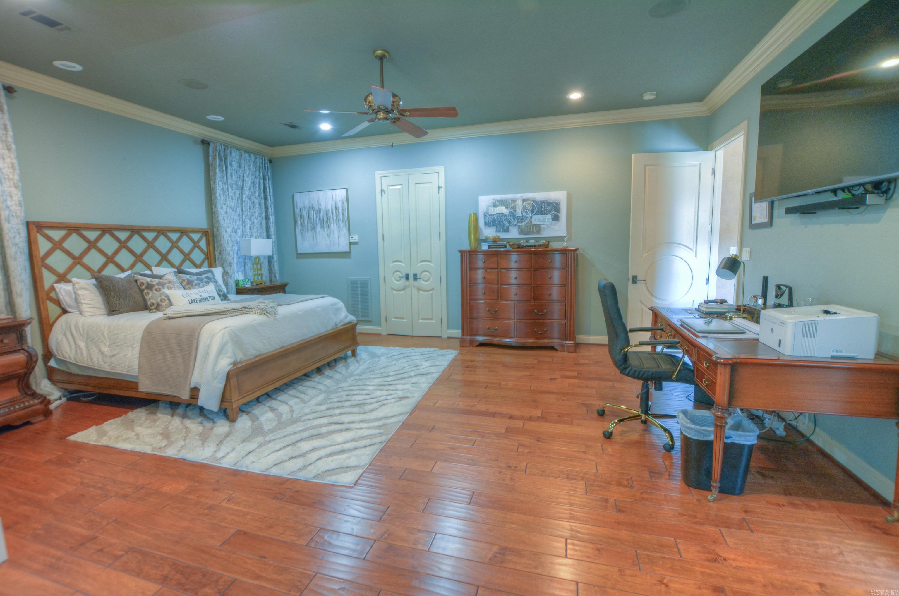 Lake Hamilton Entertainer's Dream