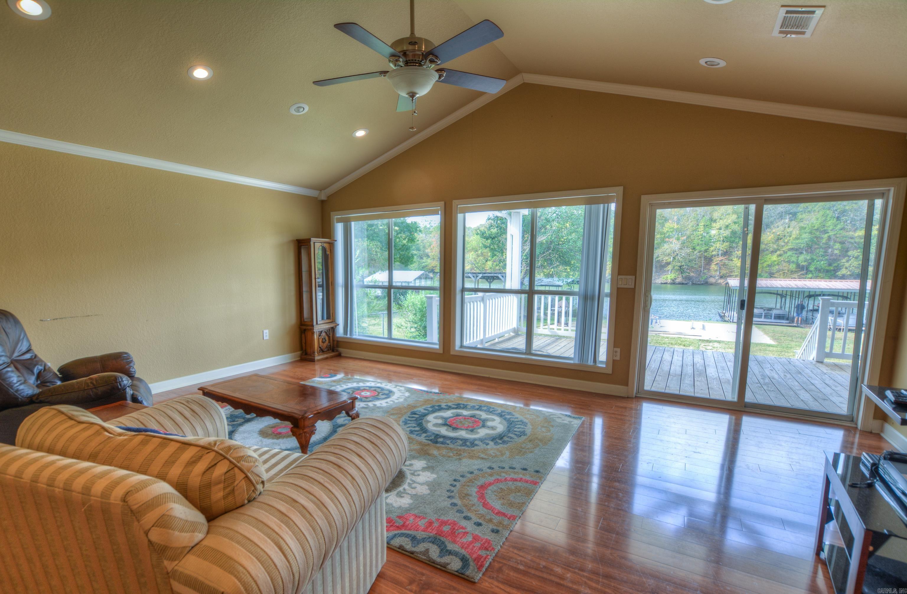 Rare & Affordable Lake Hamilton Waterfront Retreat!