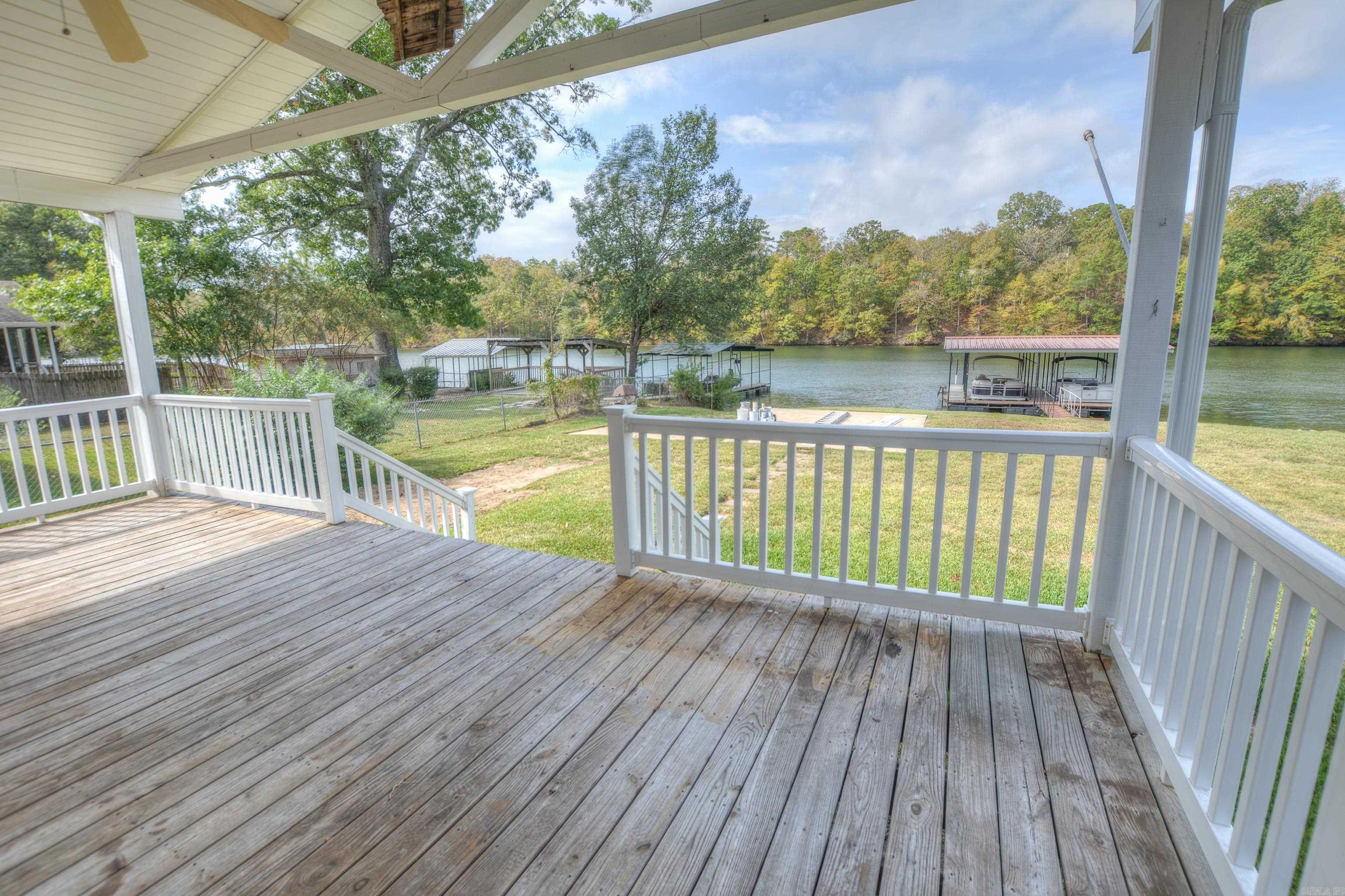 Rare & Affordable Lake Hamilton Waterfront Retreat!
