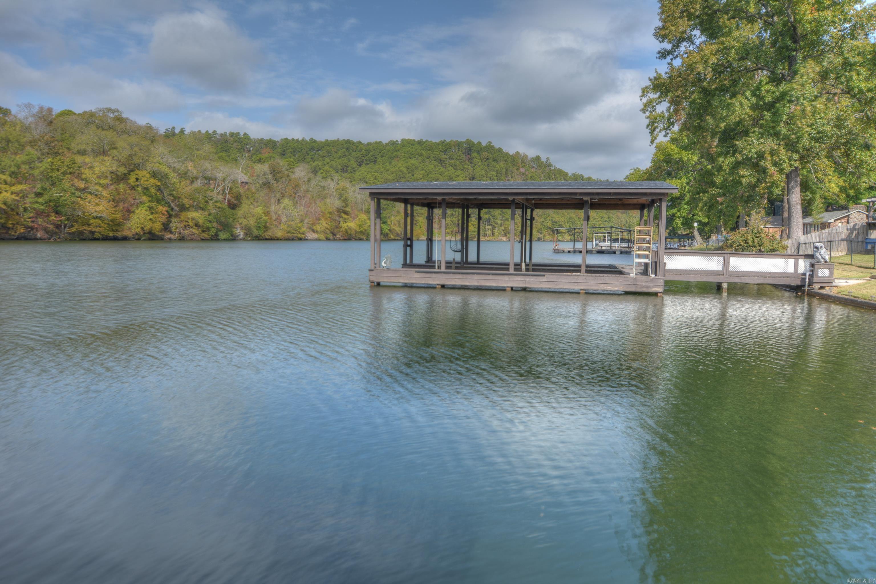 Rare & Affordable Lake Hamilton Waterfront Retreat!