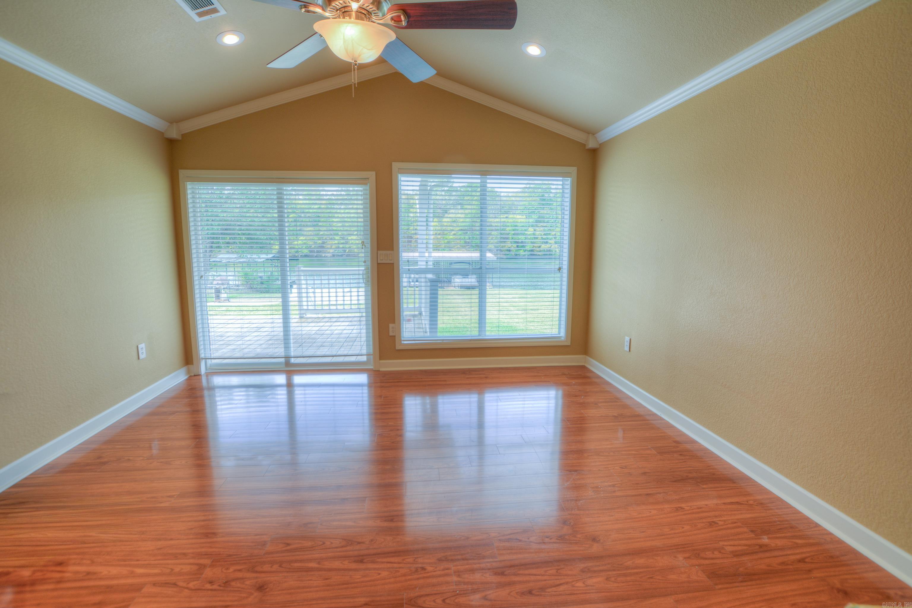 Rare & Affordable Lake Hamilton Waterfront Retreat!
