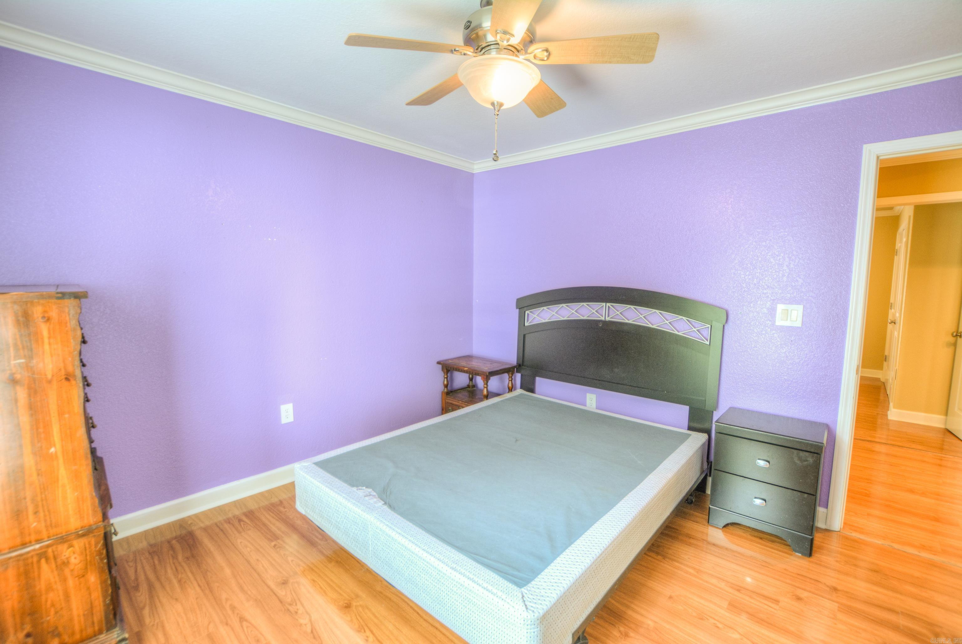 Rare & Affordable Lake Hamilton Waterfront Retreat!