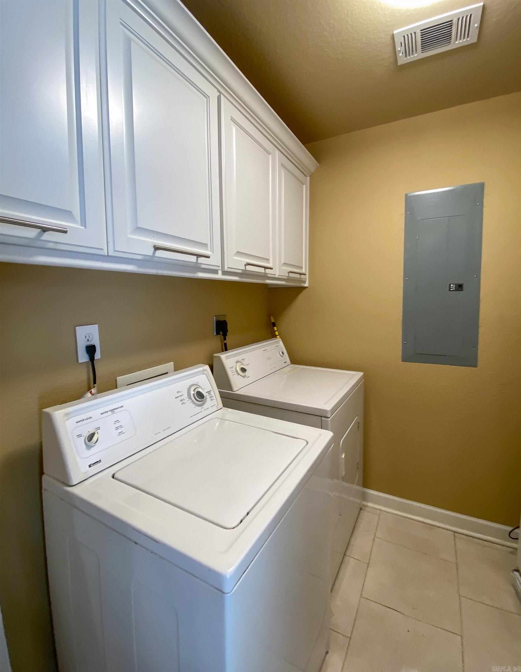 Rare & Affordable Lake Hamilton Waterfront Retreat!