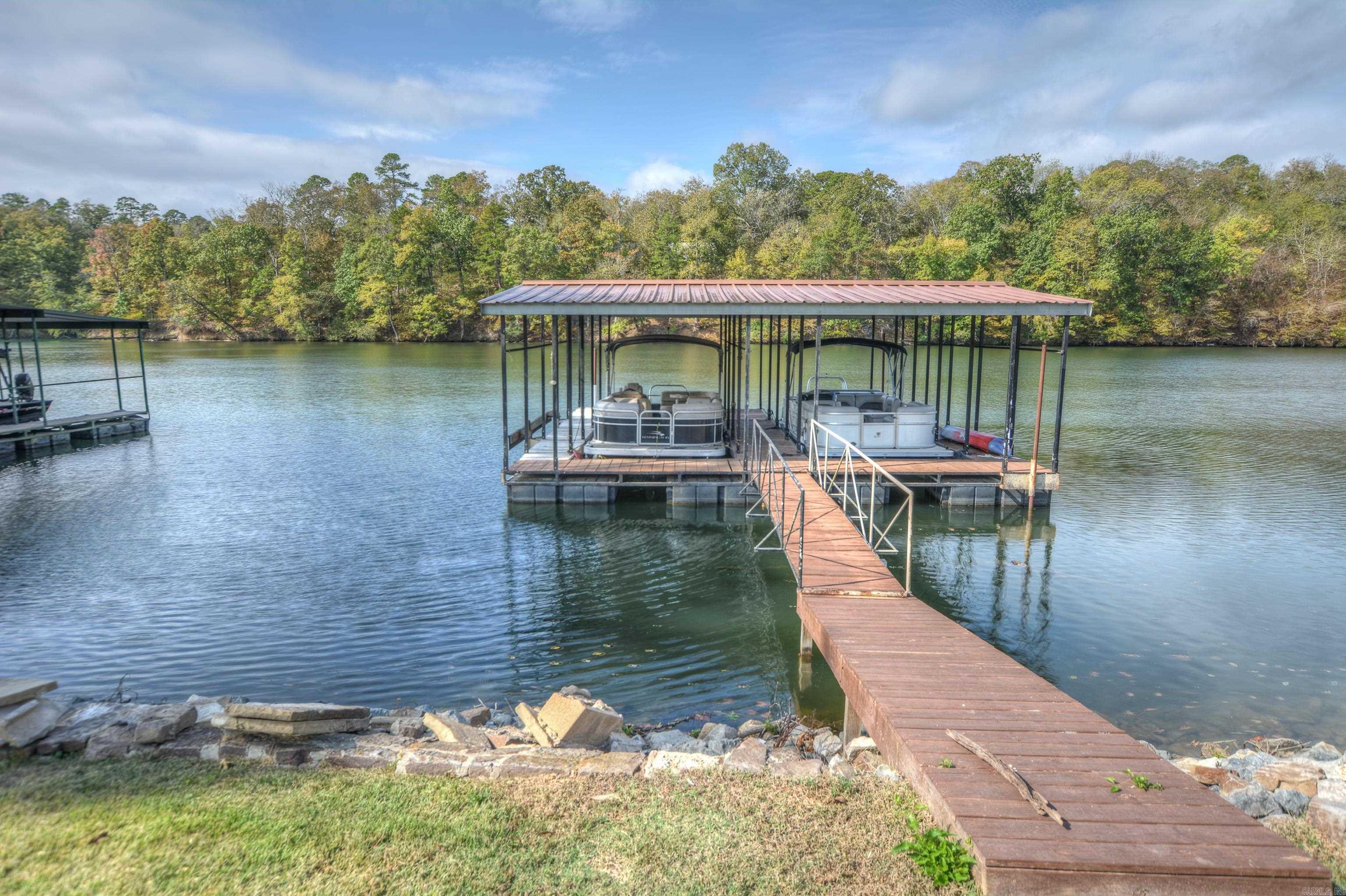 Rare & Affordable Lake Hamilton Waterfront Retreat!