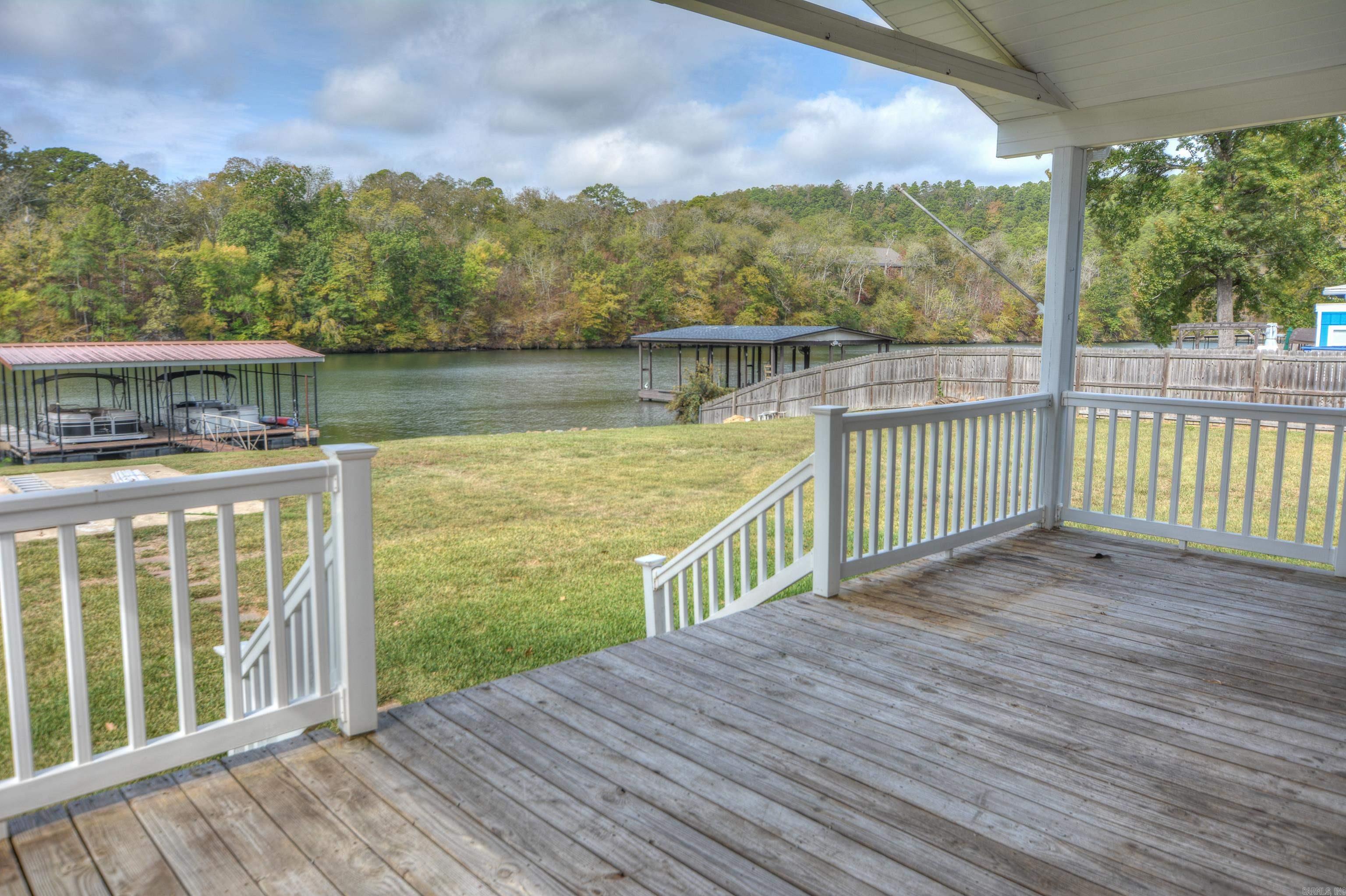 Rare & Affordable Lake Hamilton Waterfront Retreat!